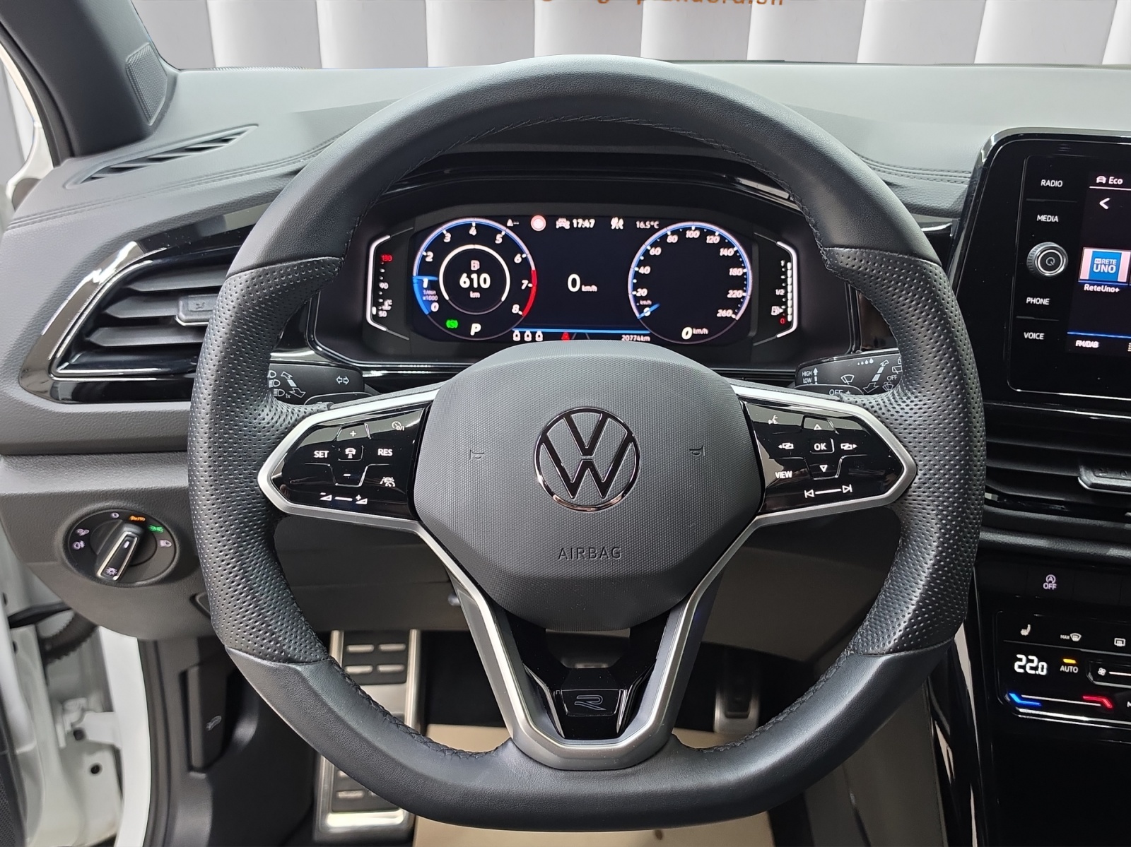 VW T-Roc 2.0 TSI R-Line DSG 4motion-image-7