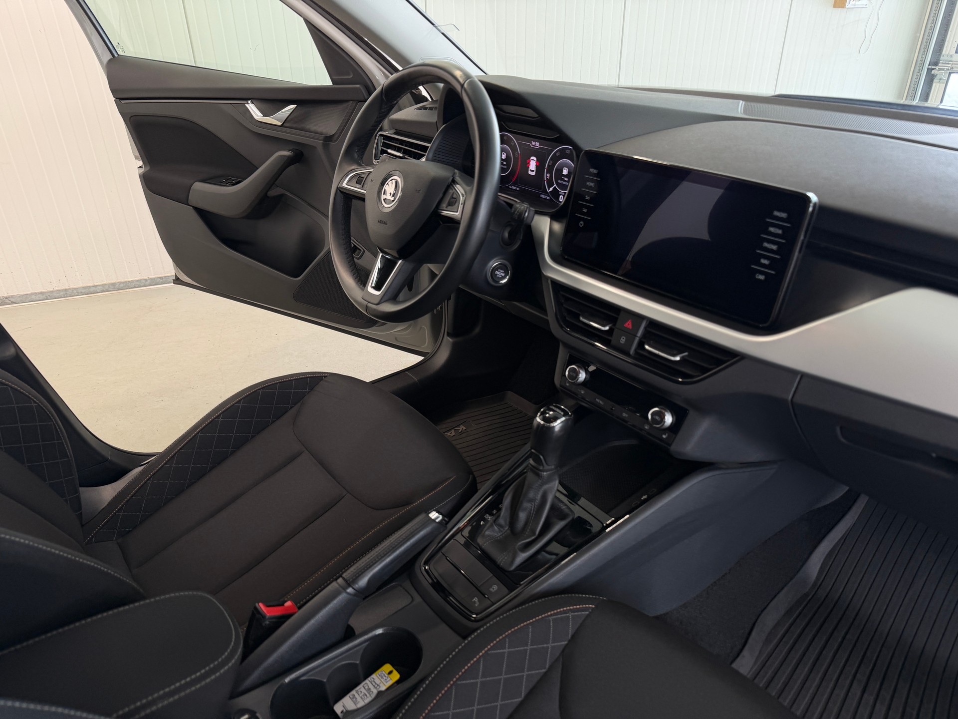 SKODA Kamiq 1.0 TSI Ambition DSG-image-21