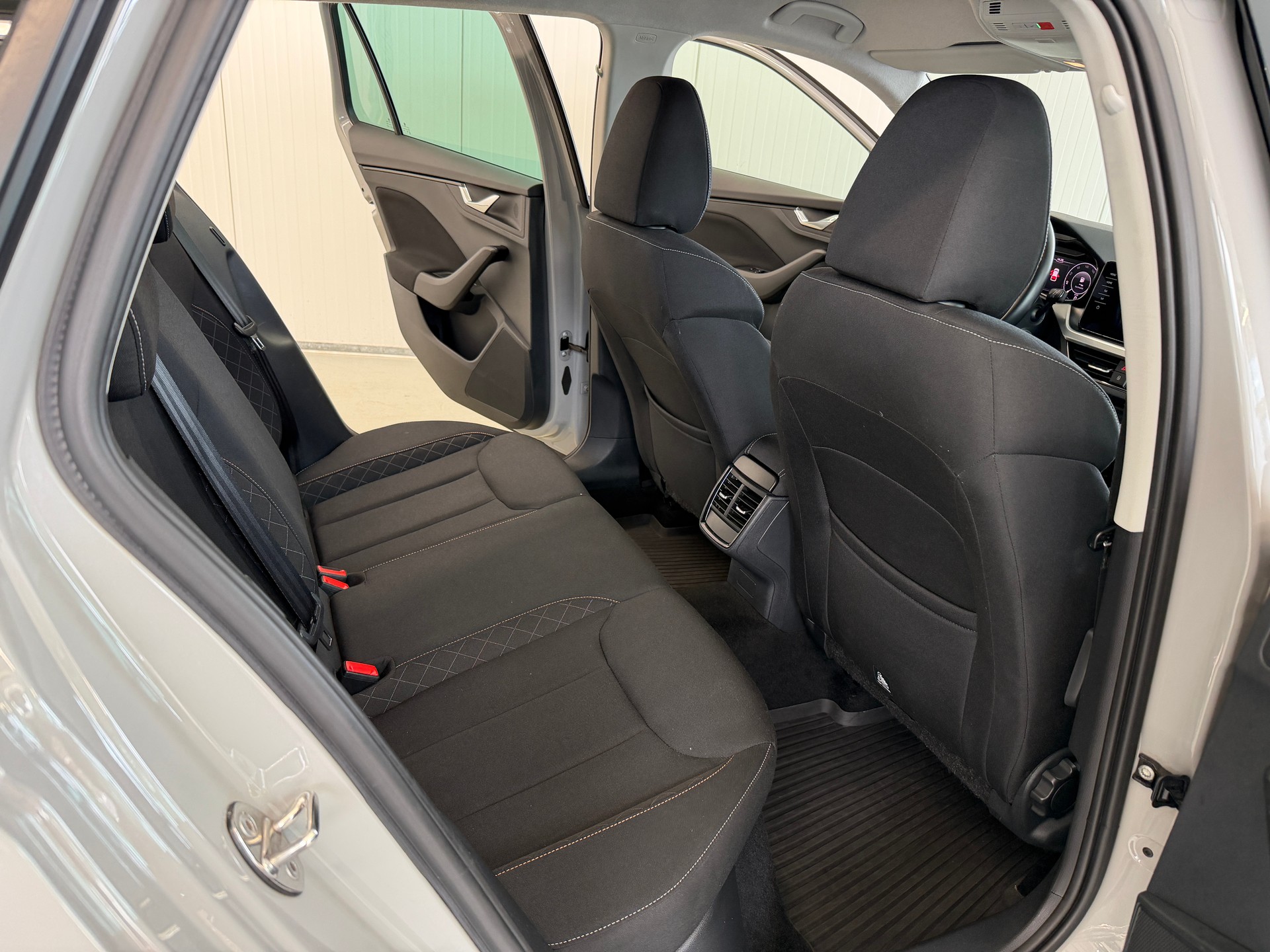 SKODA Kamiq 1.0 TSI Ambition DSG-image-18