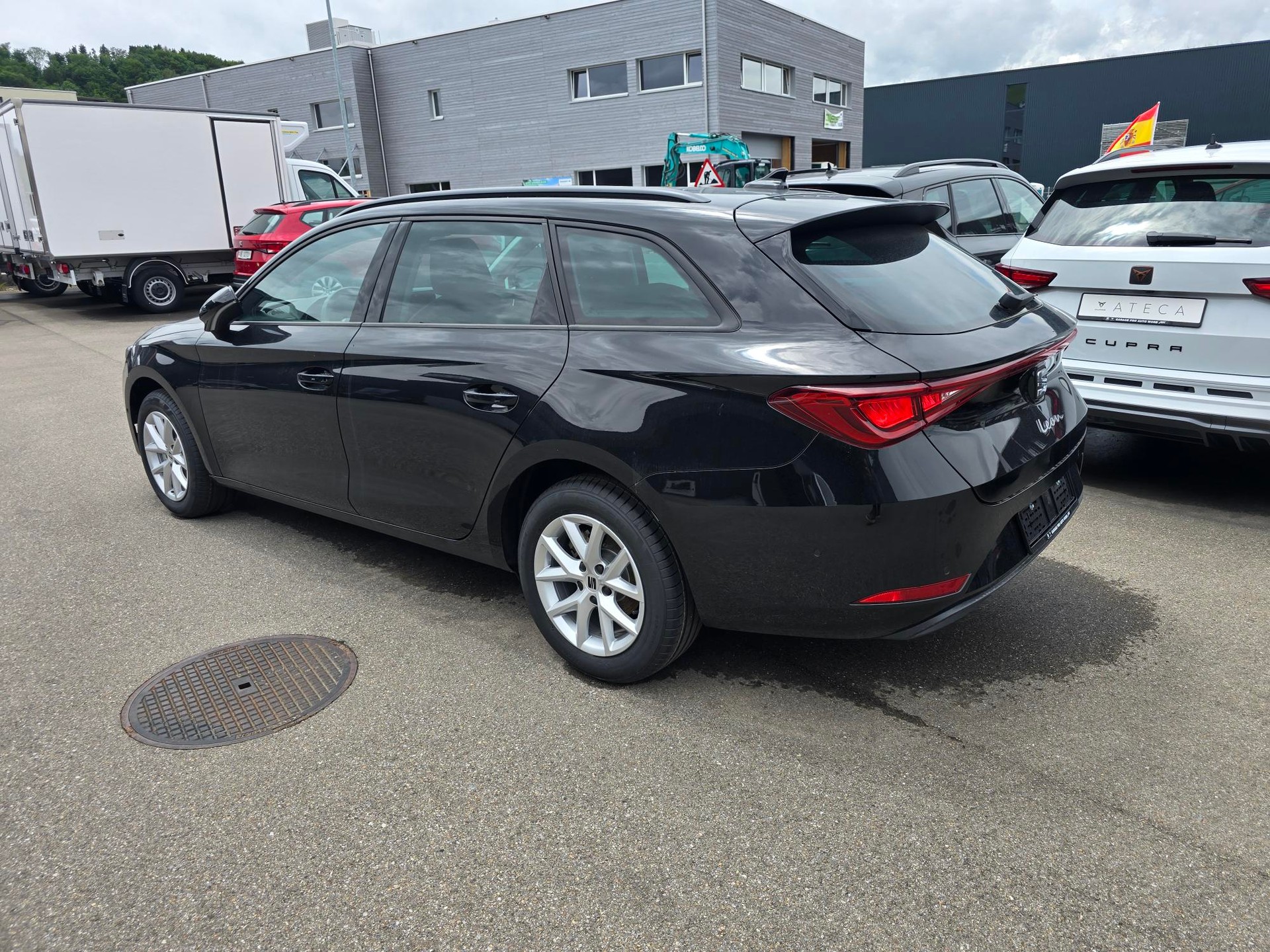SEAT Leon ST 2.0 TDI EVO DSG Fleet Edition-image-3
