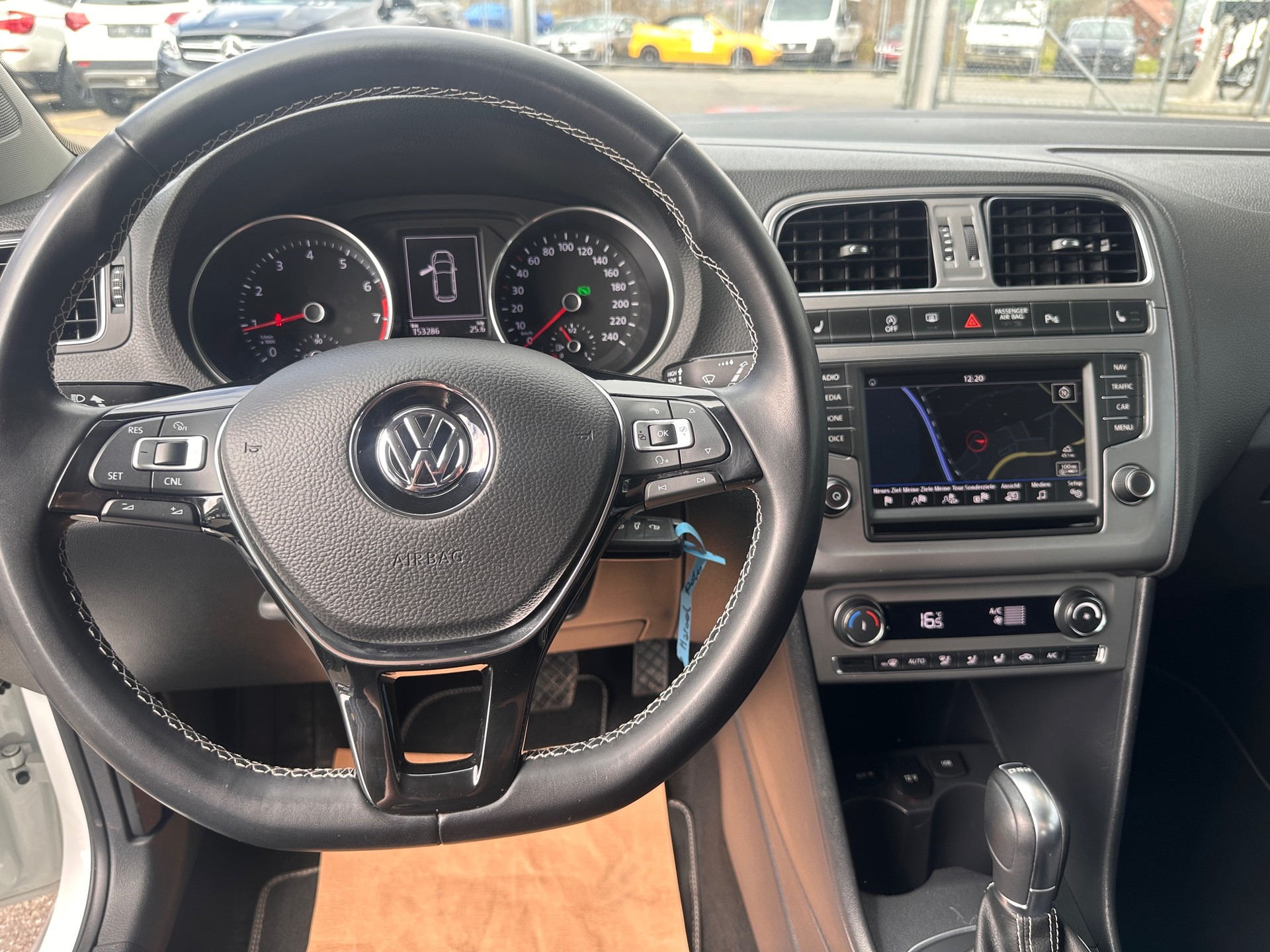 VW Polo 1.2 TSI BMT Lounge DSG** AUS ERSTER HAND** WIE AUS SCHAUFENSTER TOP ZUSTAND** LÜCKENLOSER SERVICE HEFT**-image-11