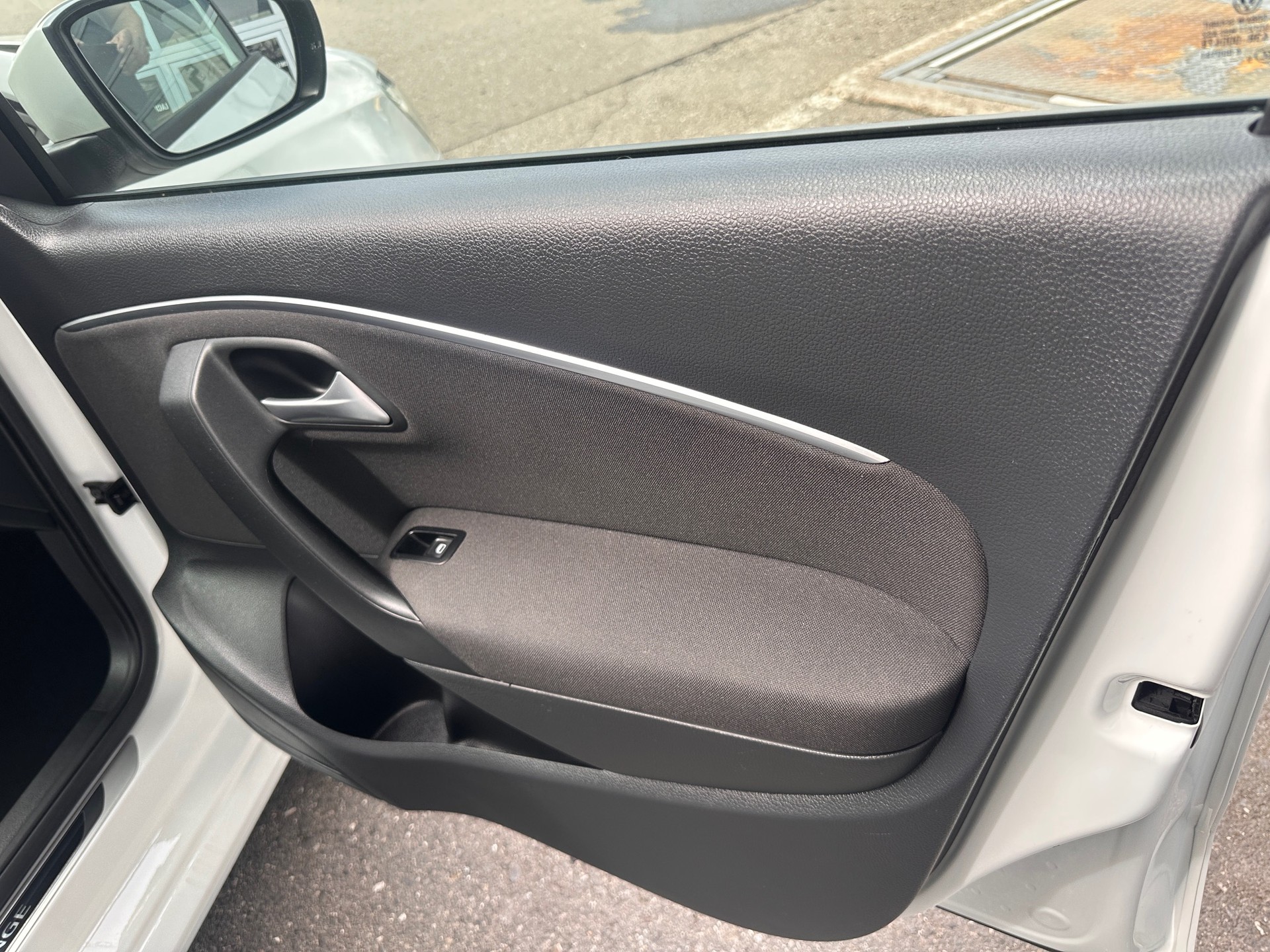 VW Polo 1.2 TSI BMT Lounge DSG** AUS ERSTER HAND** WIE AUS SCHAUFENSTER TOP ZUSTAND** LÜCKENLOSER SERVICE HEFT**-image-9