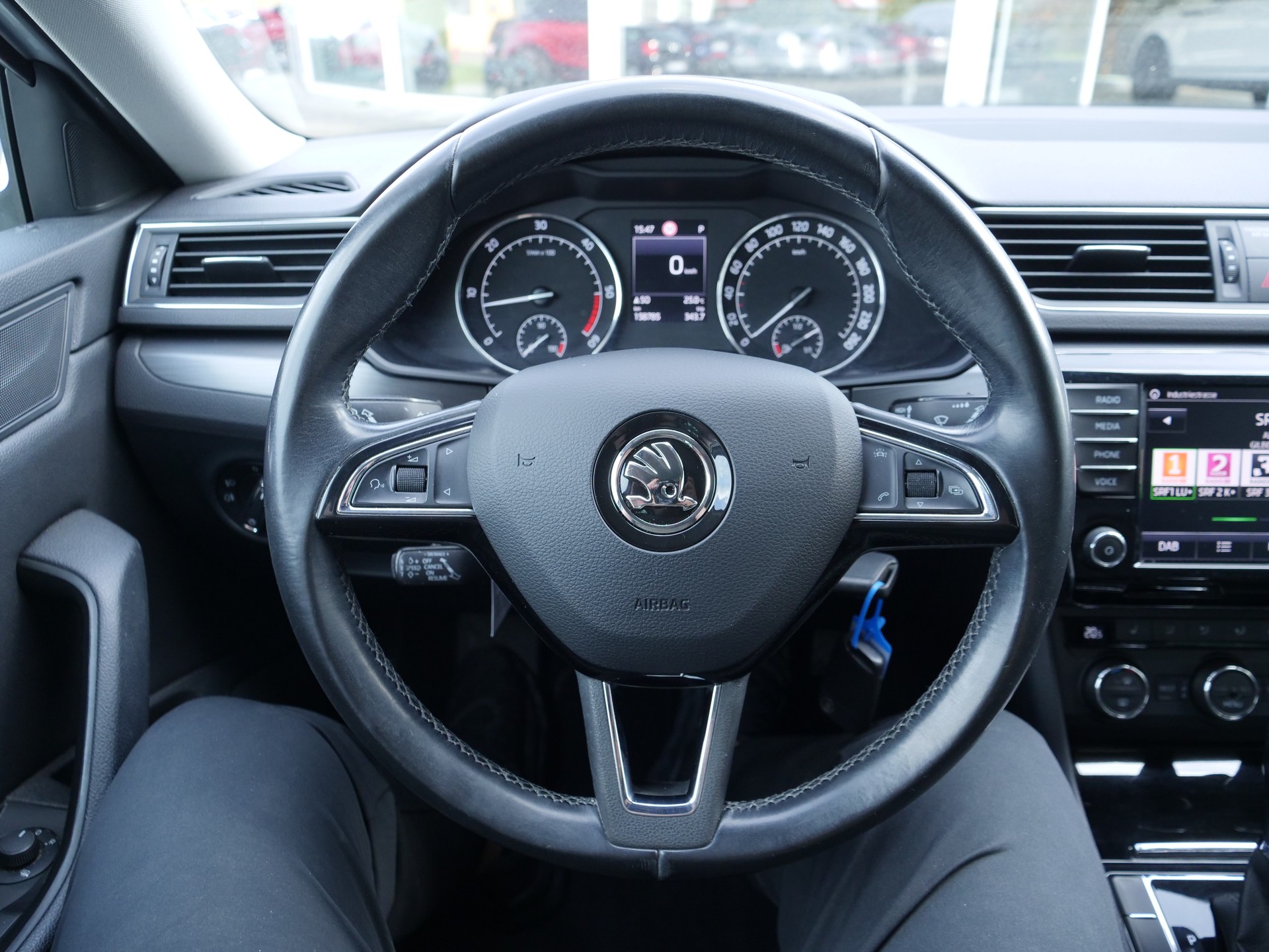 SKODA Superb Combi 2.0 TDi Style DSG-image-12