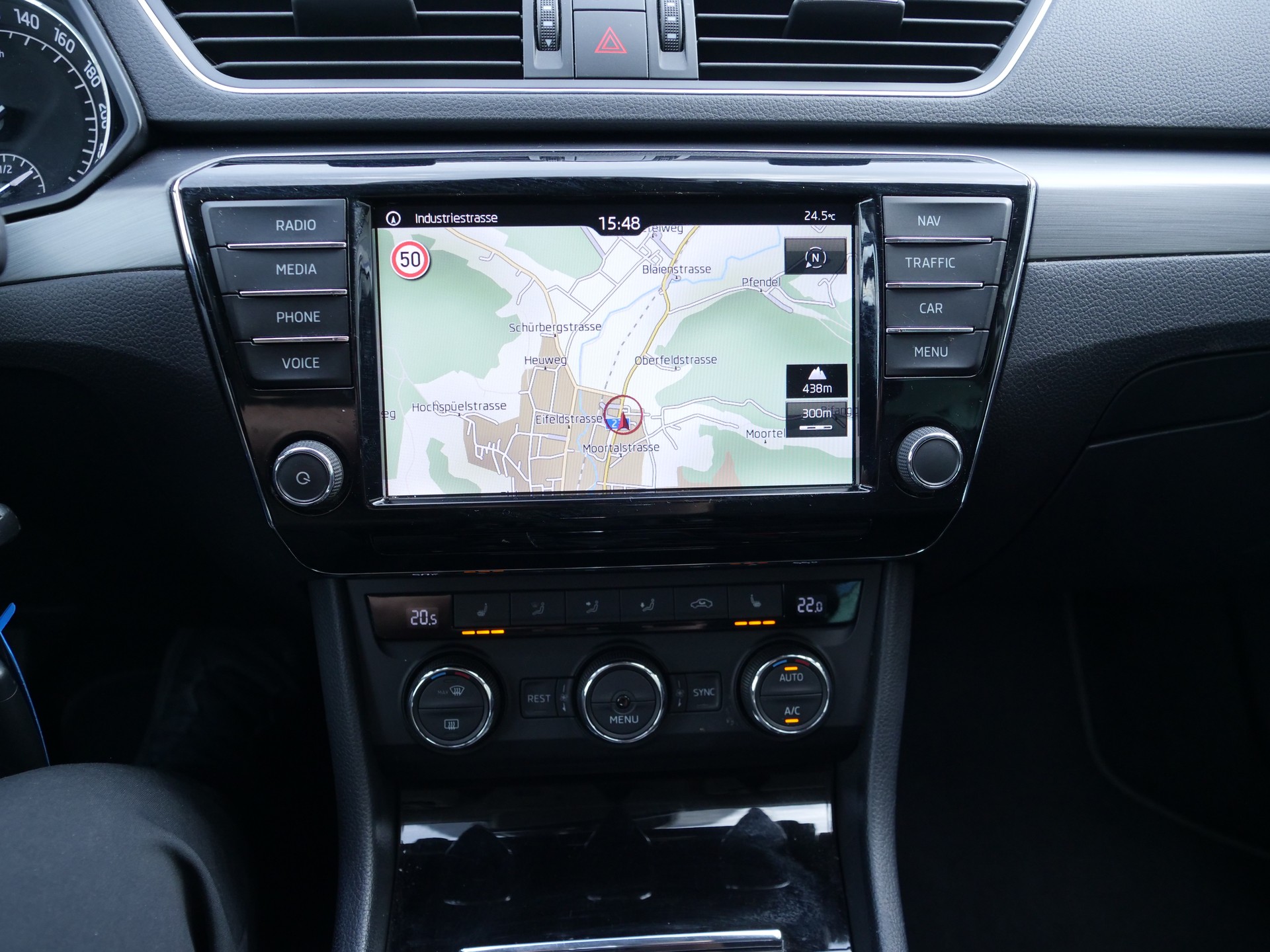 SKODA Superb Combi 2.0 TDi Style DSG-image-11