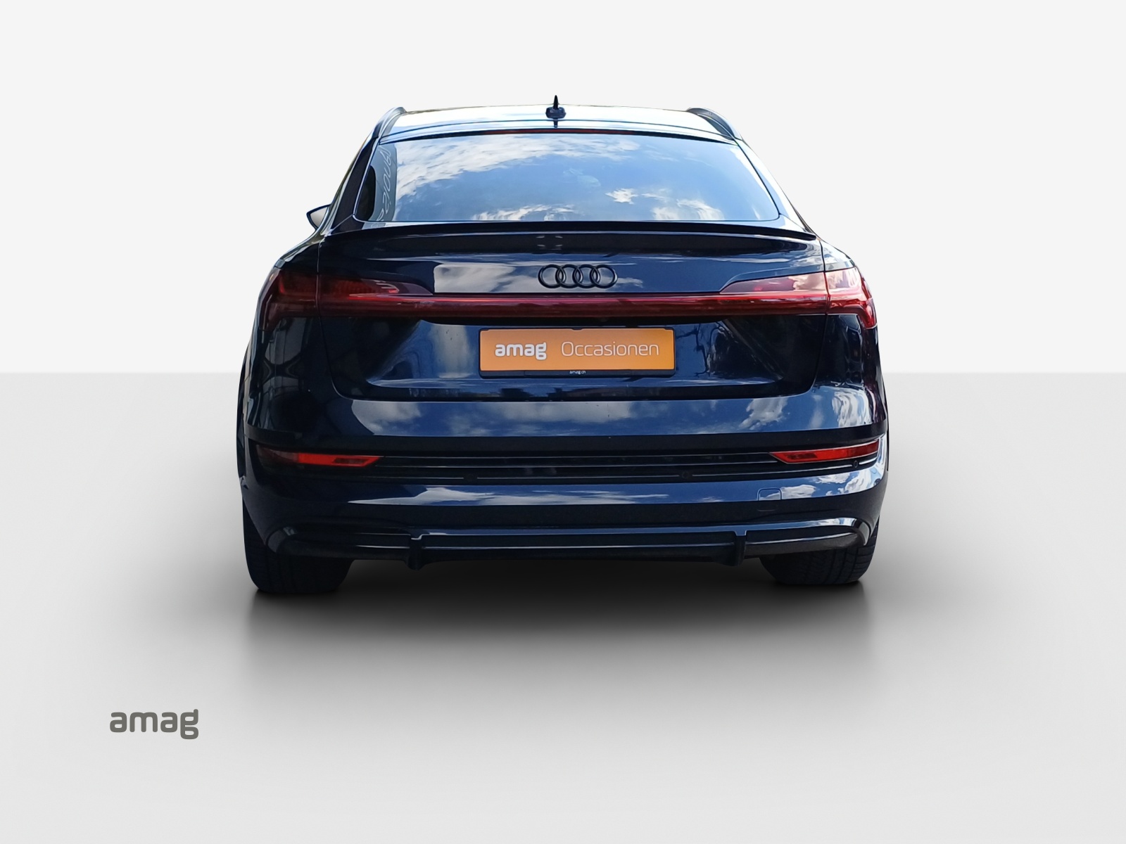 AUDI e-tron S Sportback quattro-image-4