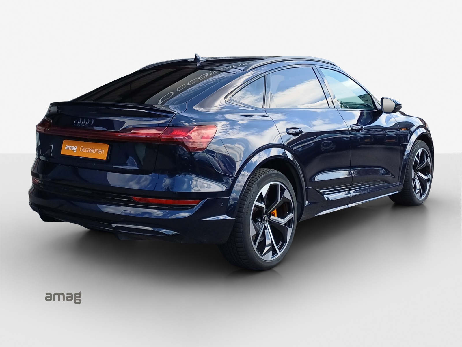 AUDI e-tron S Sportback quattro-image-5