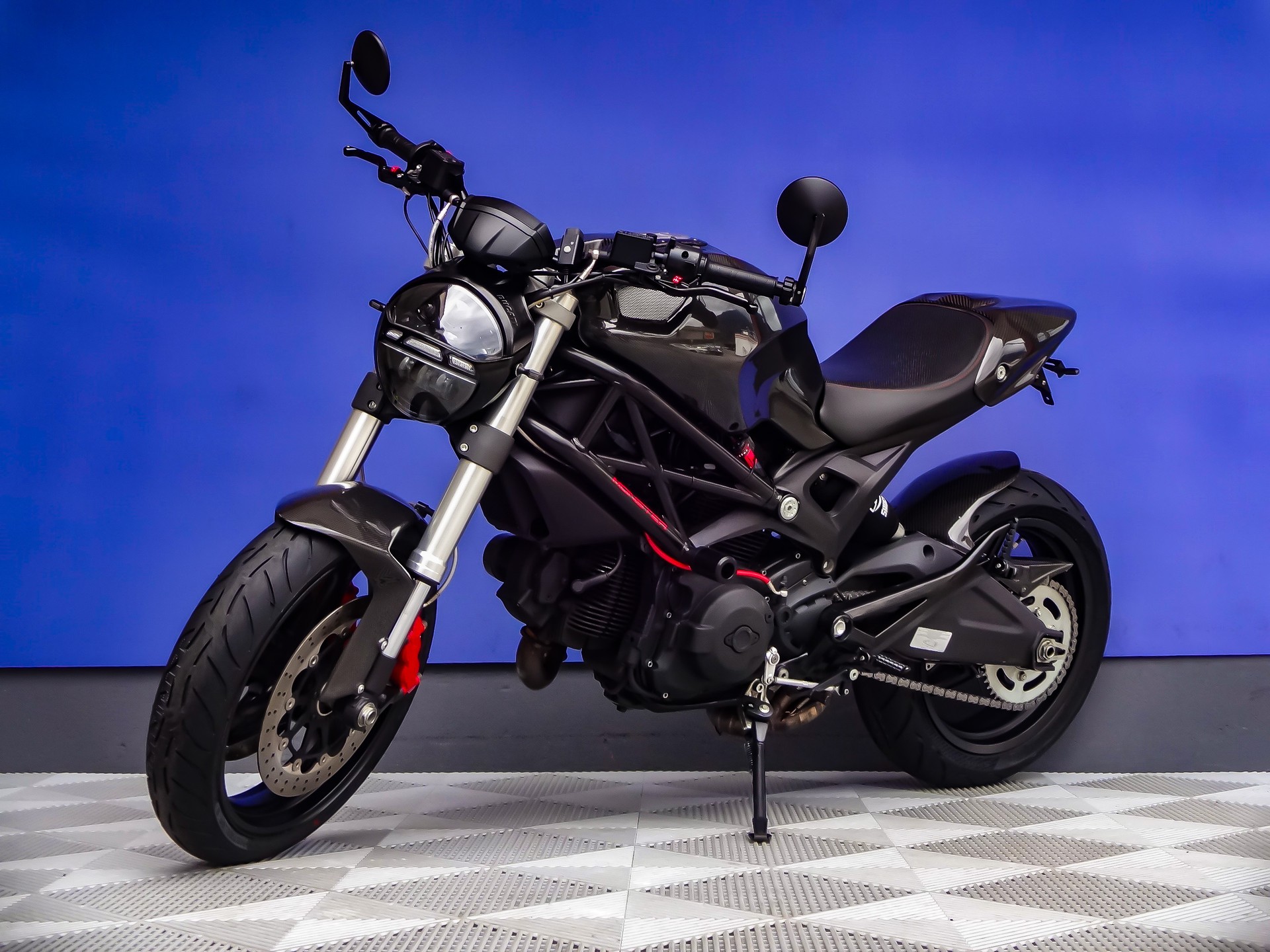 DUCATI Monster 696M (25kW)-showroom-element-3