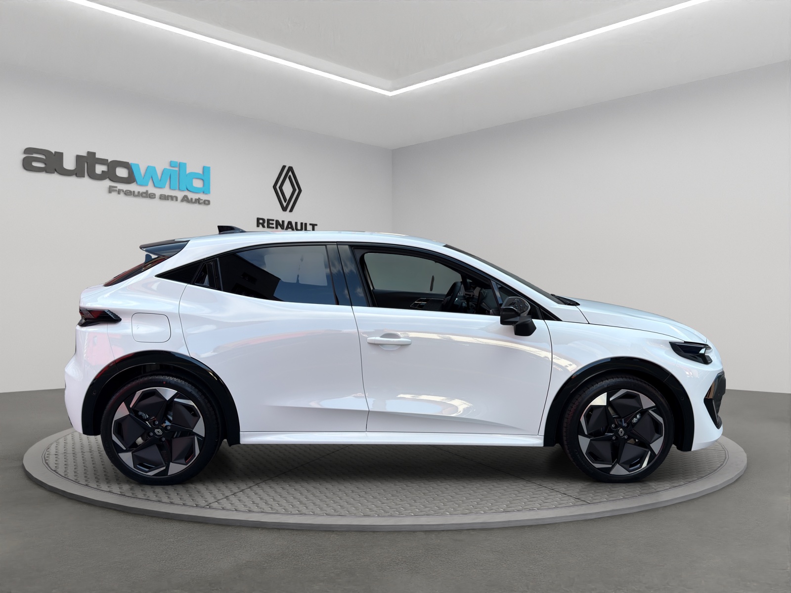 RENAULT Clio 1.8 E-Tech Techno-image-12