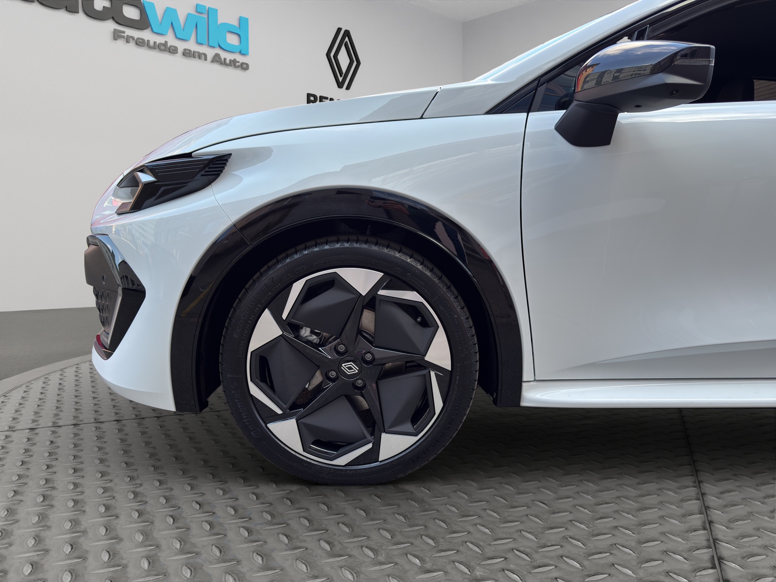 RENAULT Clio 1.8 E-Tech Techno-image-11