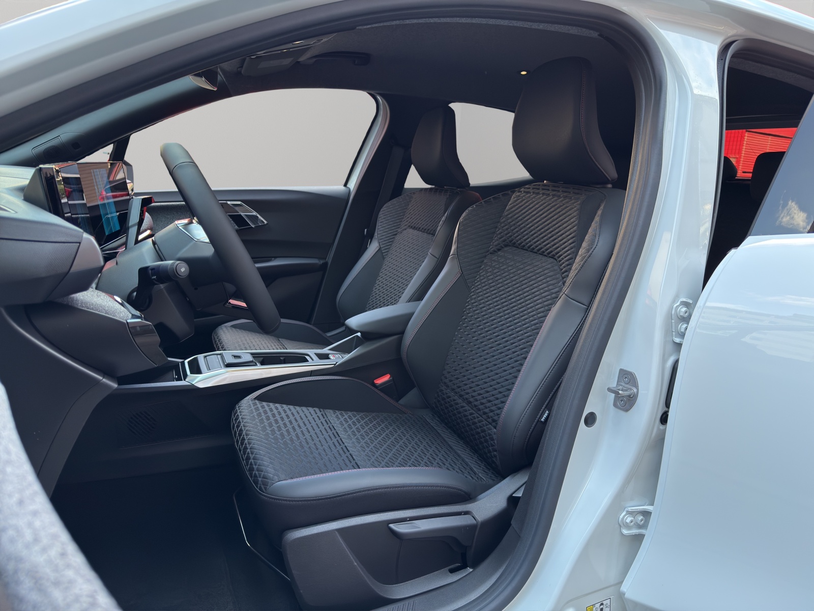 RENAULT Clio 1.8 E-Tech Techno-image-3