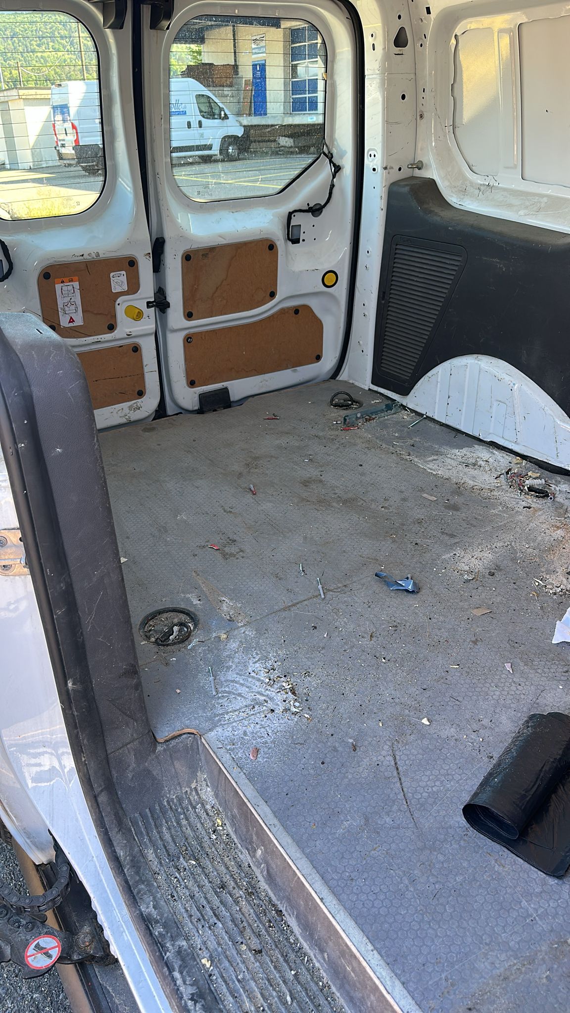 FORD Transit Connect Van T210 1.5 Eco Blue Ambiente A-image-9