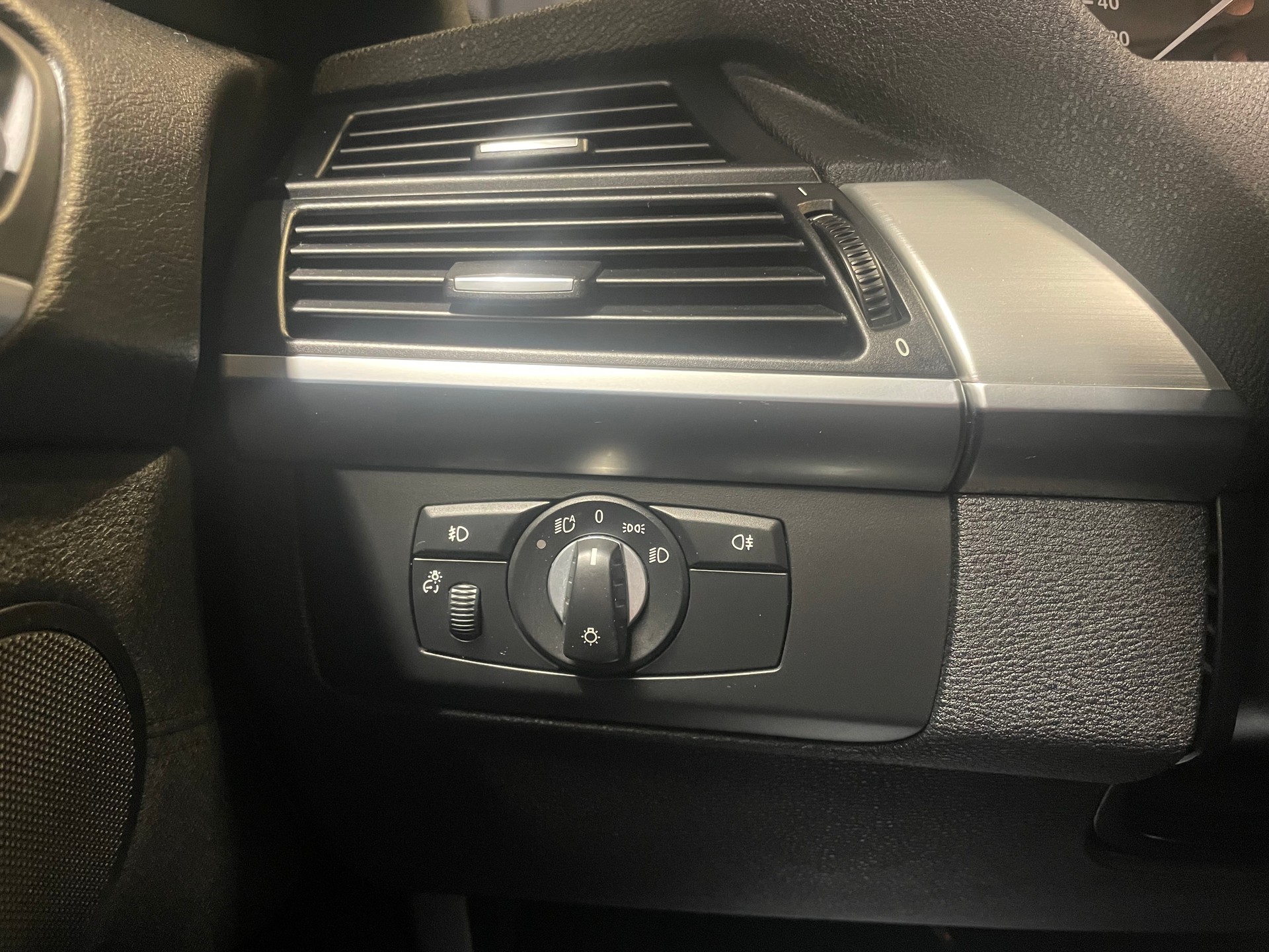 BMW X6 xDrive 40d Steptronic (21)-image-16