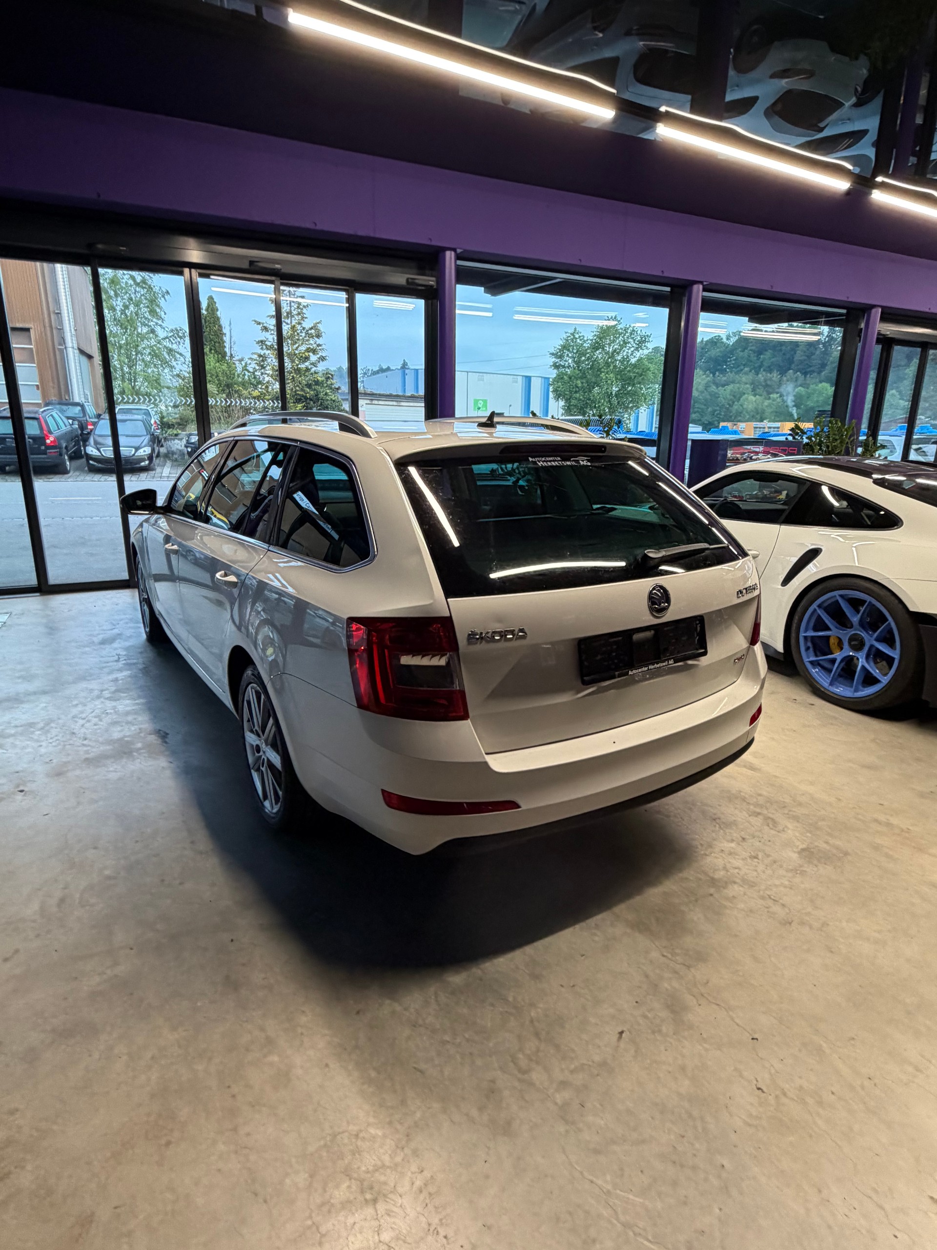 SKODA Octavia Combi 1.8 TSI Elegance 4x4 DSG-image-4
