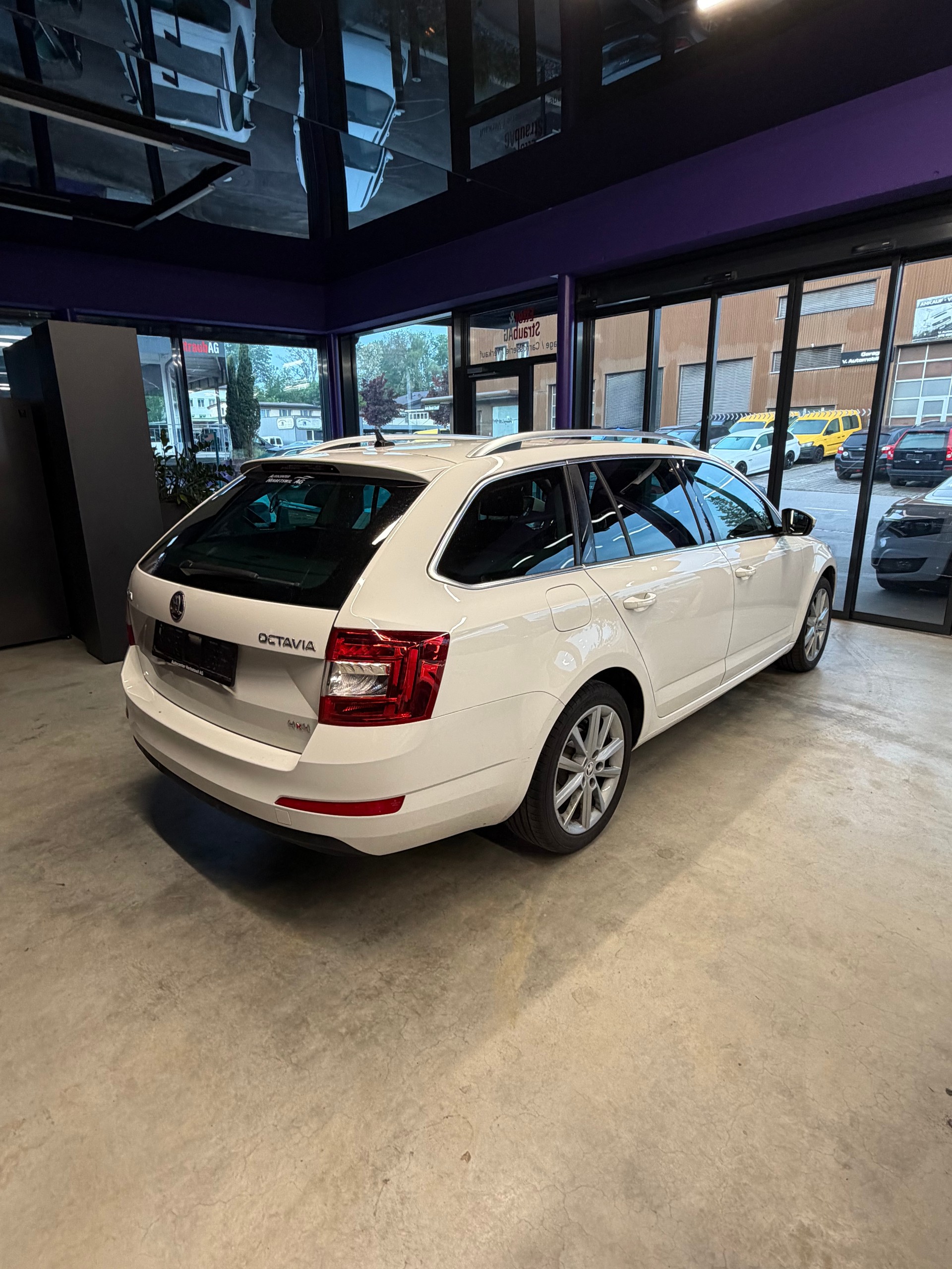 SKODA Octavia Combi 1.8 TSI Elegance 4x4 DSG-showroom-element-3