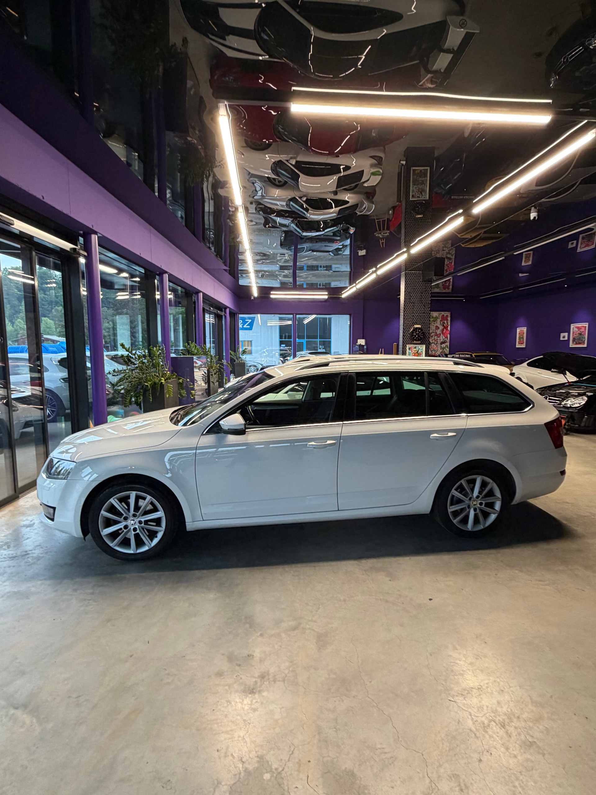 SKODA Octavia Combi 1.8 TSI Elegance 4x4 DSG-showroom-element-2