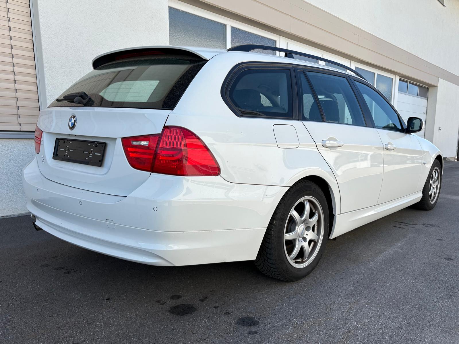 BMW 318i Touring Xenon PDC Alu-image-1