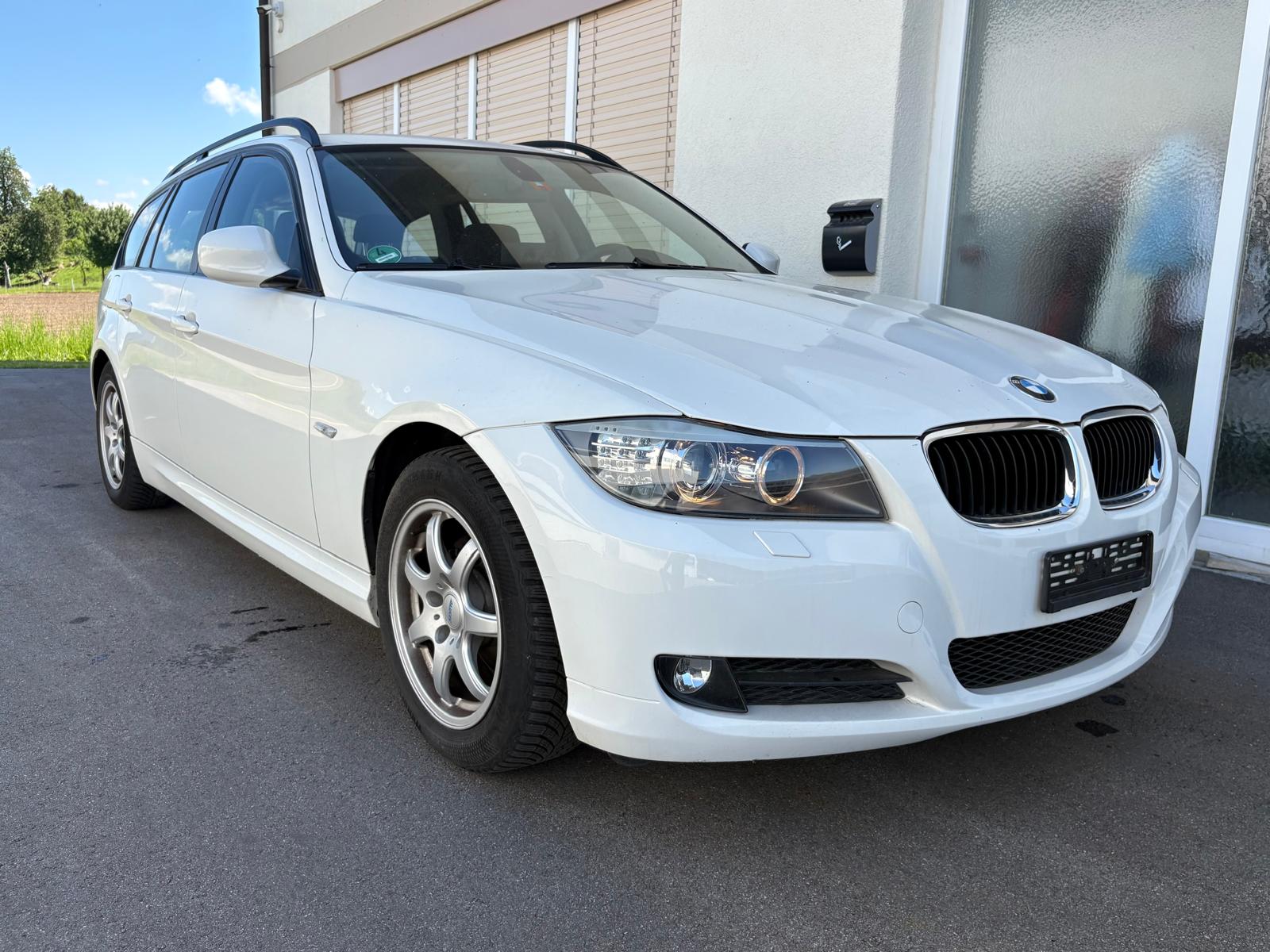 BMW 318i Touring Xenon PDC Alu-image-0