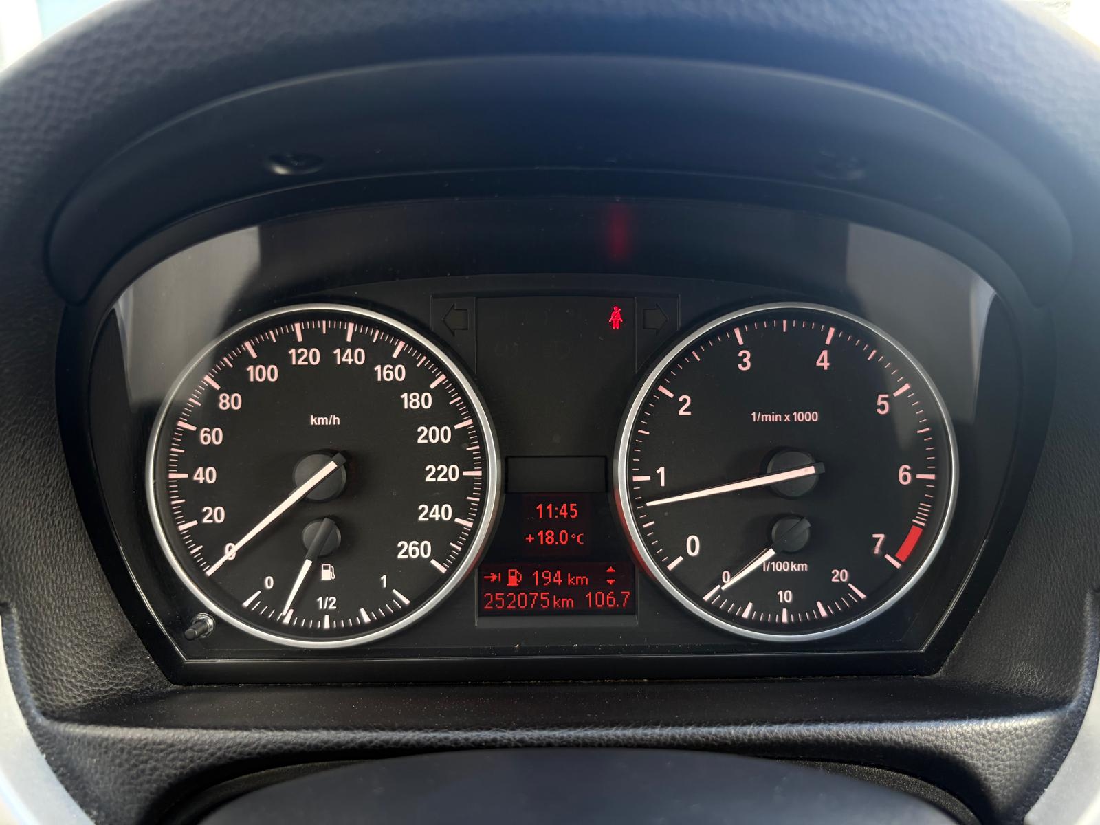 BMW 318i Touring Xenon PDC Alu-image-14