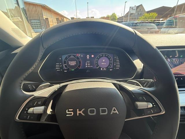 SKODA Octavia Combi 1.5 TSI Selection DSG-image-11