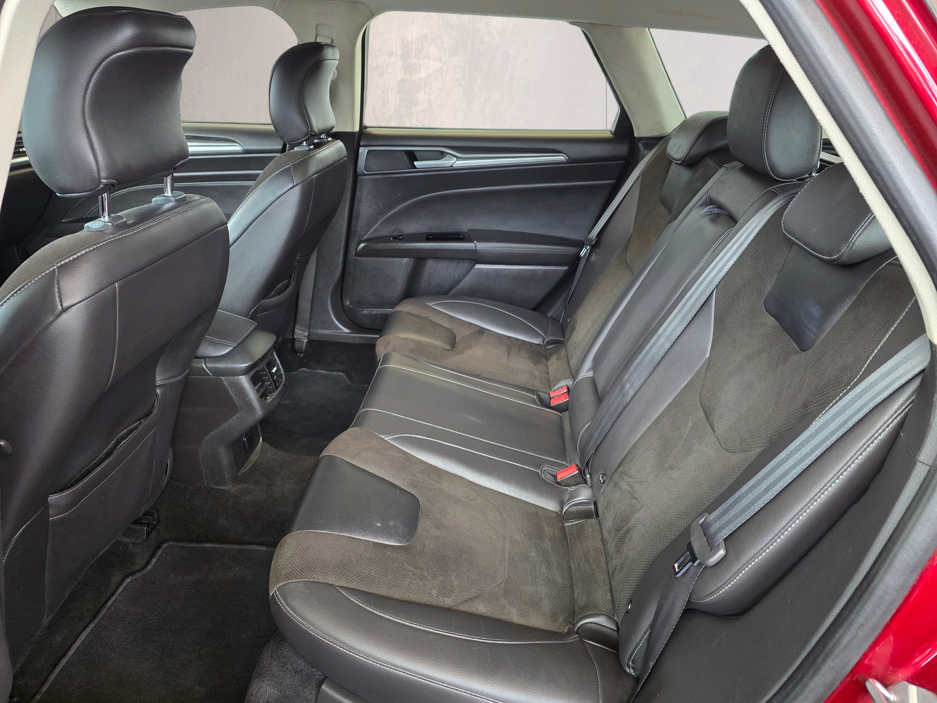 FORD Mondeo 2.0 TDCi Titanium AWD PowerShift-image-17