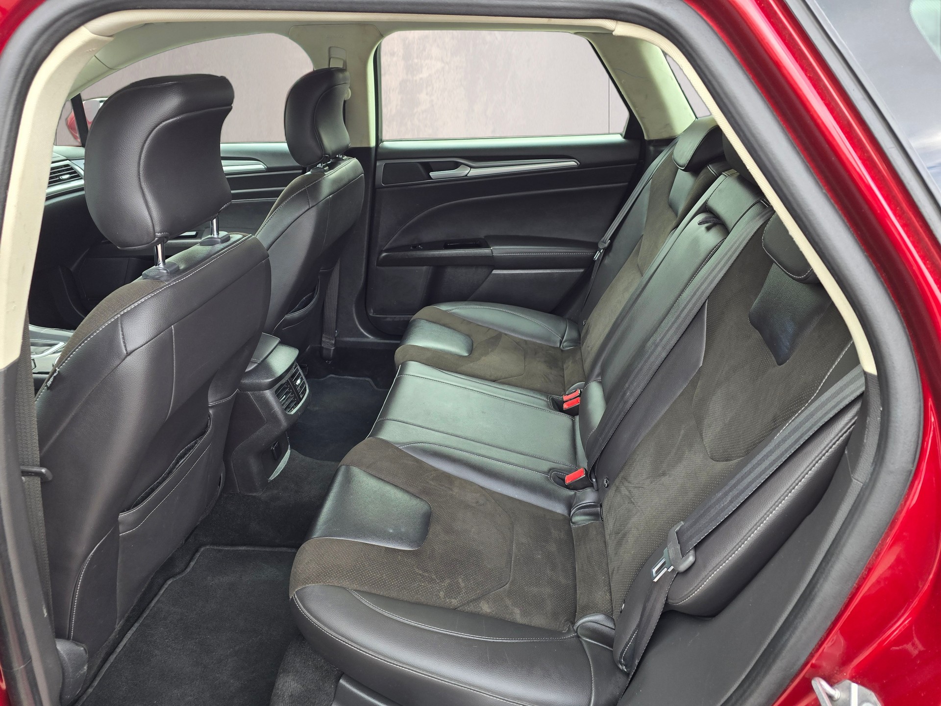 FORD Mondeo 2.0 TDCi Titanium AWD PowerShift-image-14