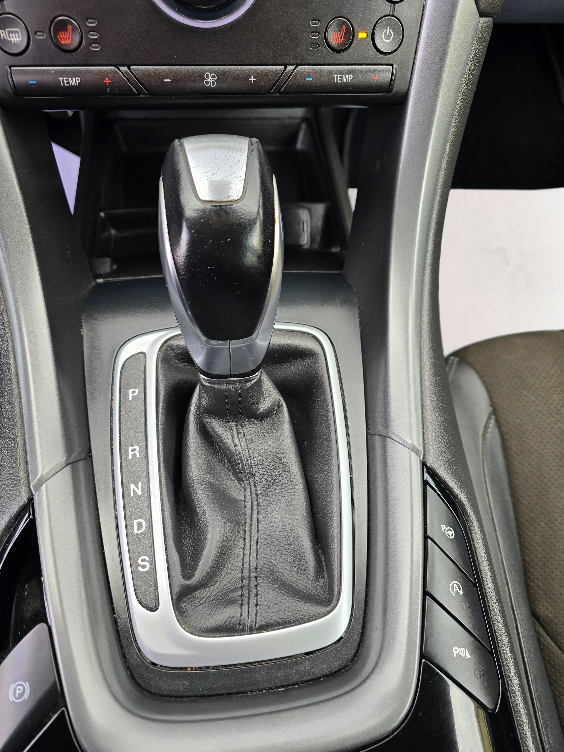 FORD Mondeo 2.0 TDCi Titanium AWD PowerShift-image-21