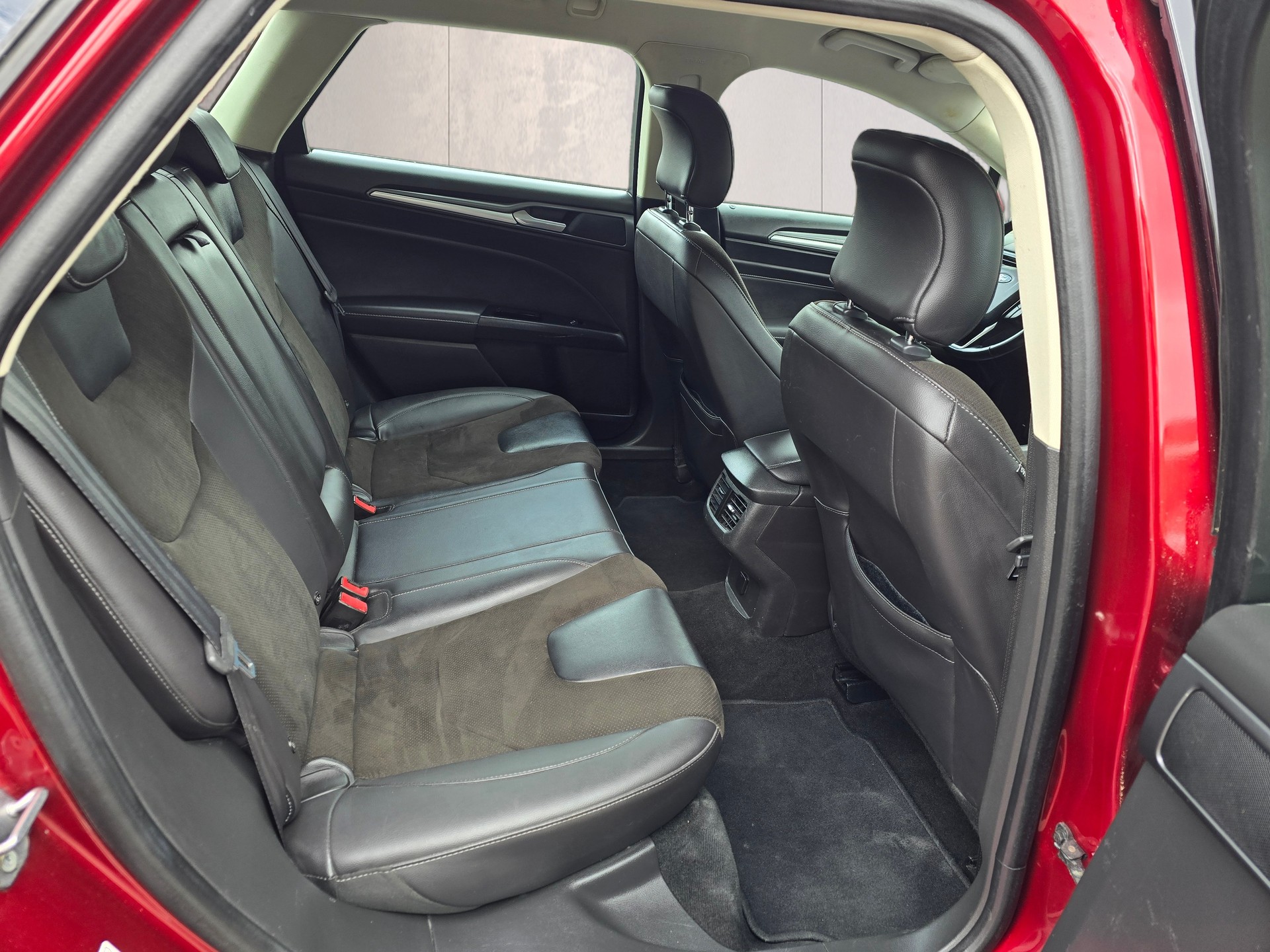FORD Mondeo 2.0 TDCi Titanium AWD PowerShift-image-15