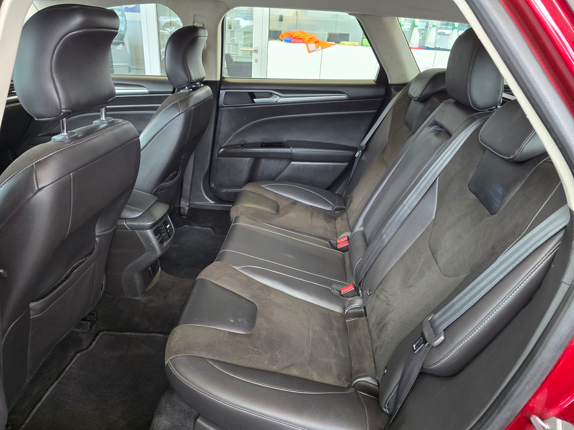 FORD Mondeo 2.0 TDCi Titanium AWD PowerShift-image-23