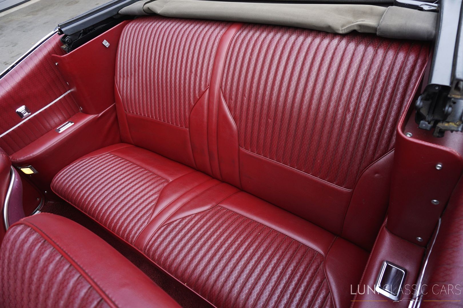 OLDSMOBILE 442 Convertible-image-24