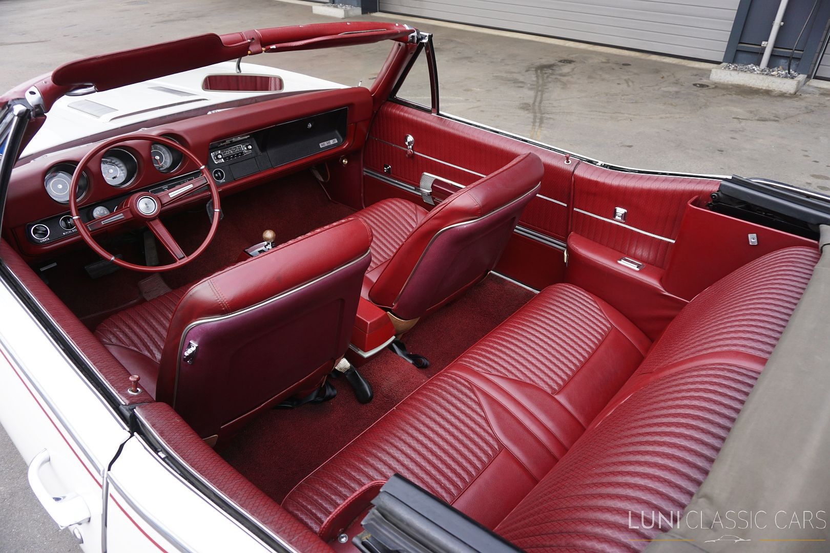 OLDSMOBILE 442 Convertible-image-25