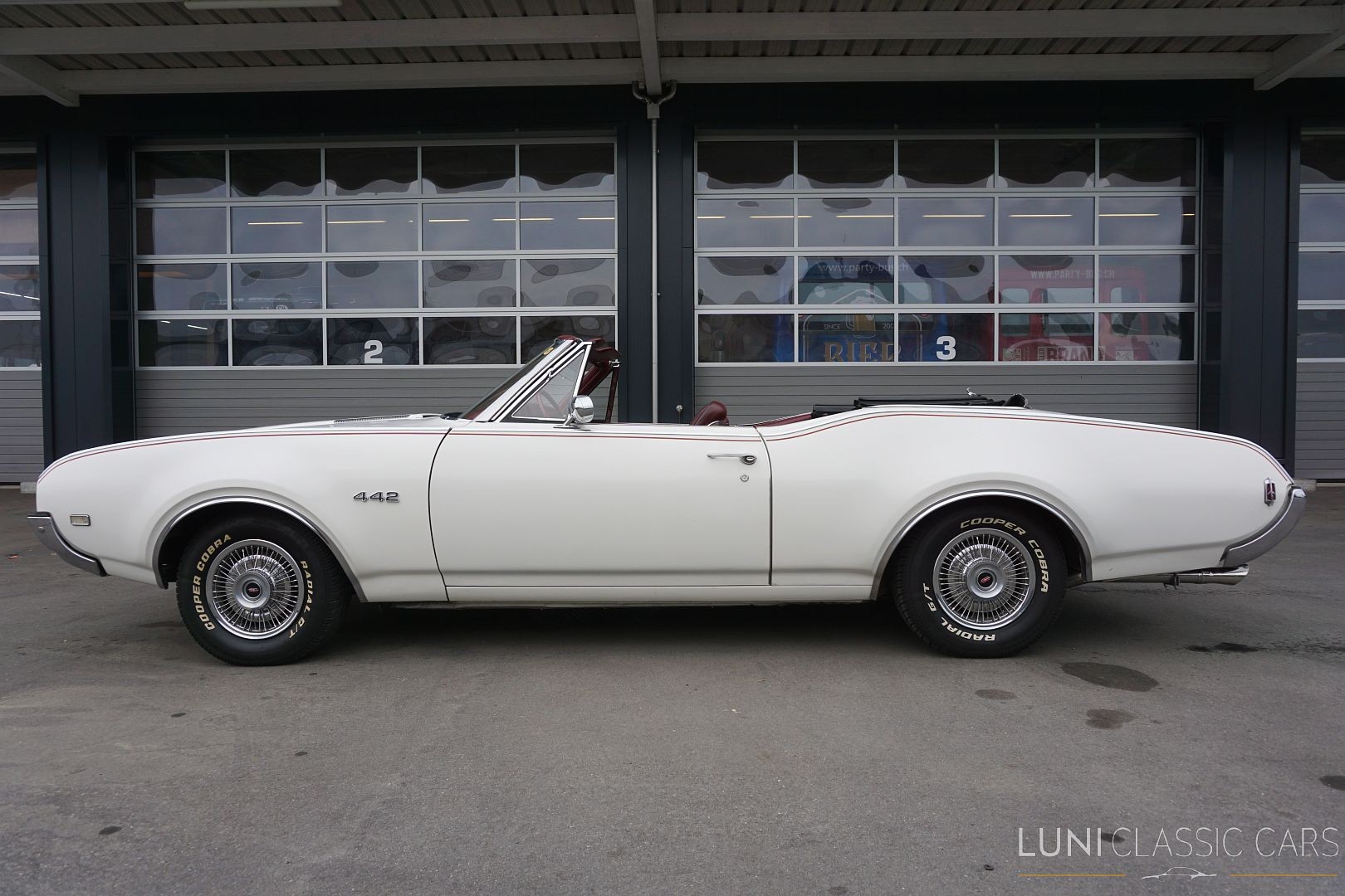 OLDSMOBILE 442 Convertible-showroom-element-2