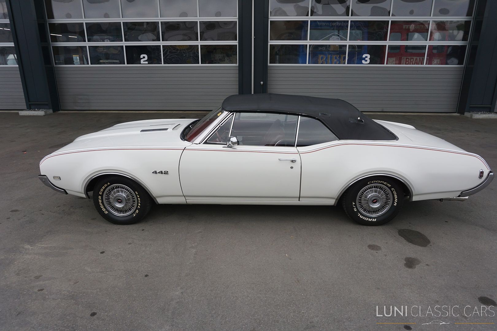 OLDSMOBILE 442 Convertible-image-31