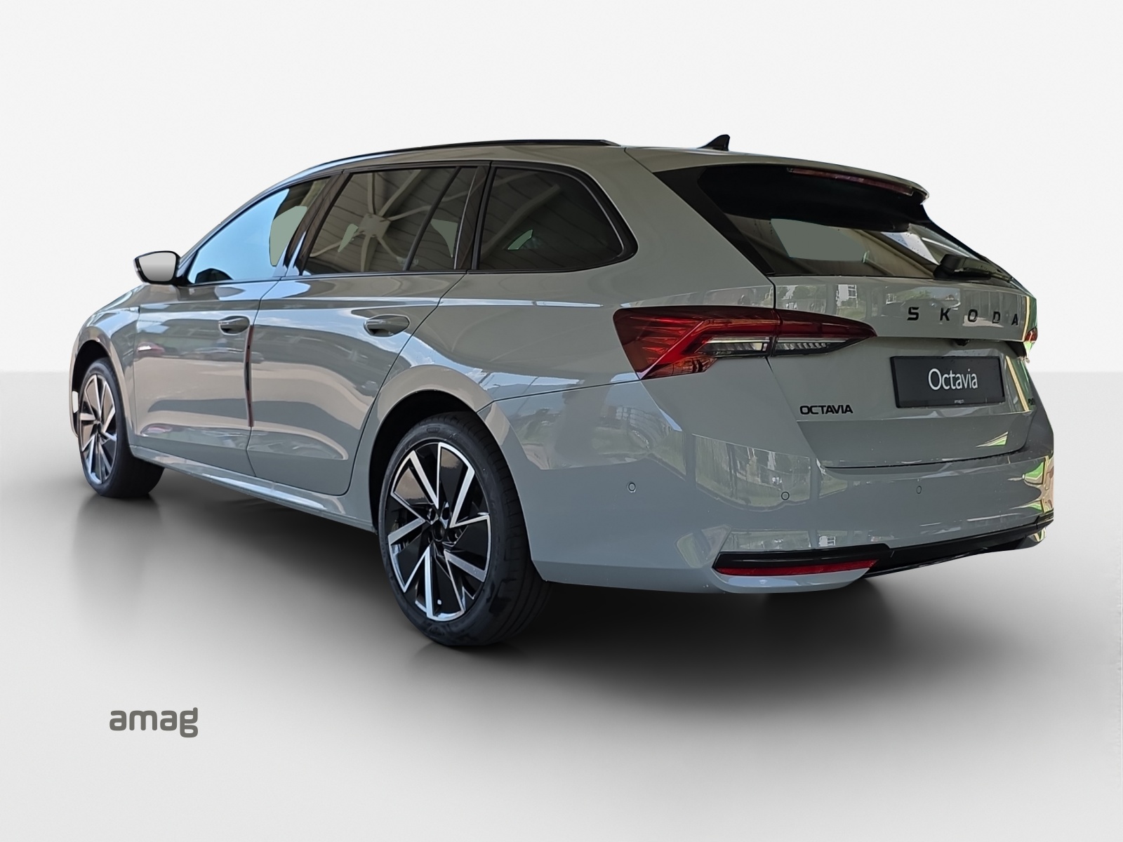 SKODA Octavia Combi 2.0 TSI DSG Dynamic 4x4-image-2
