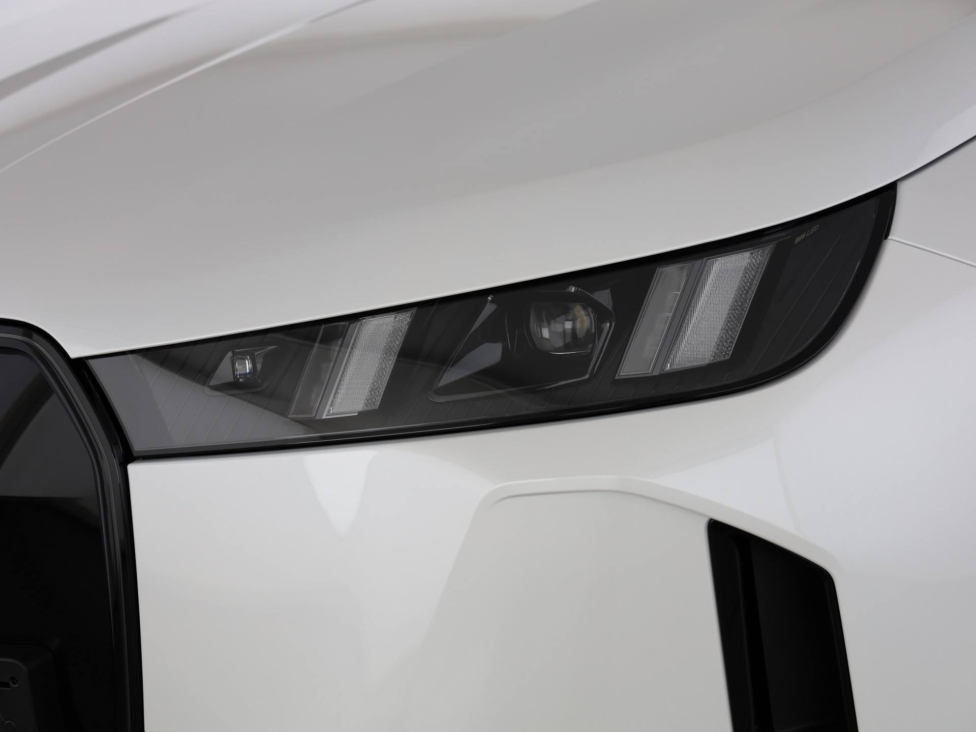 BMW iX xDrive60-image-5