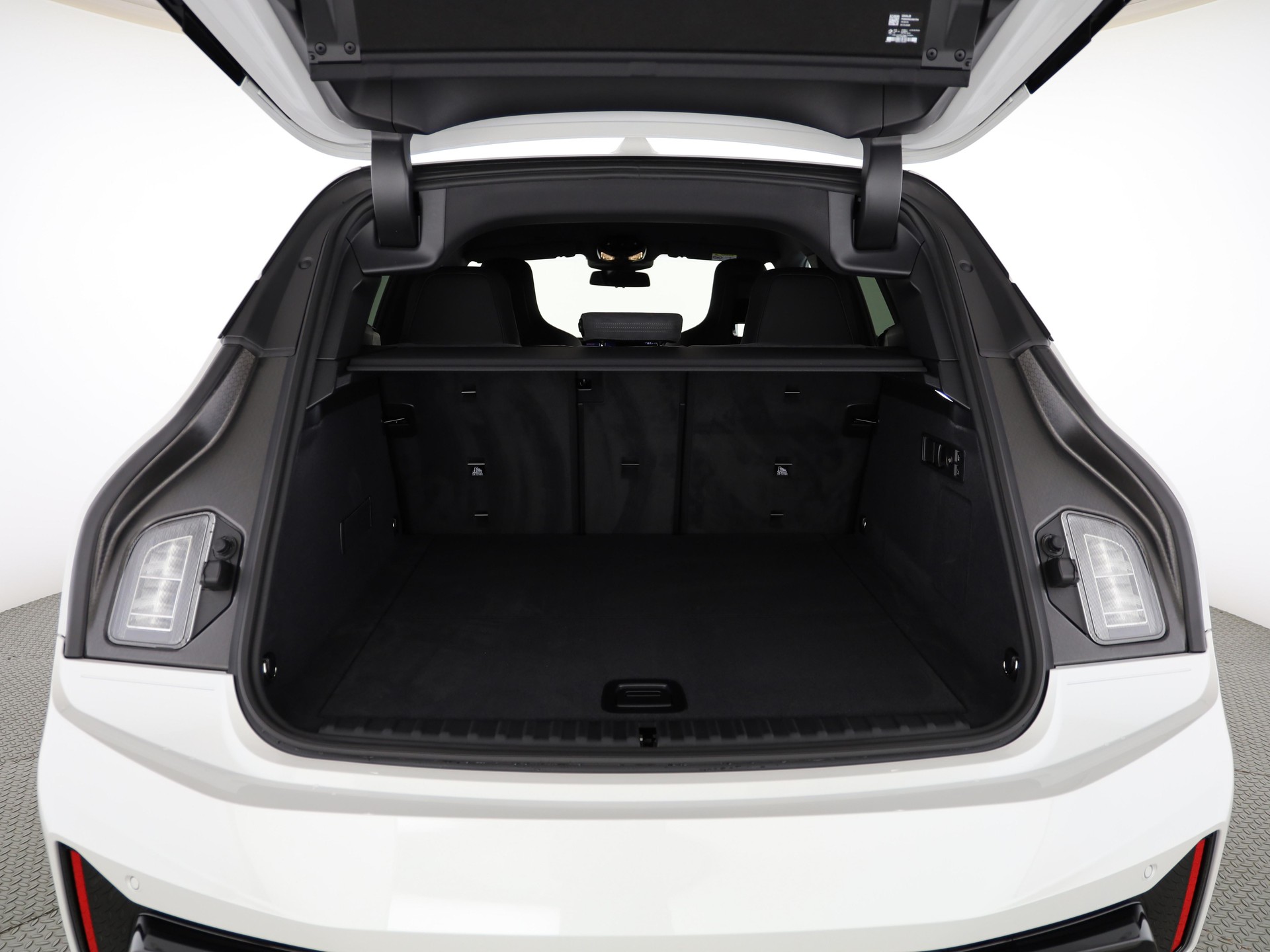 BMW iX xDrive60-image-7