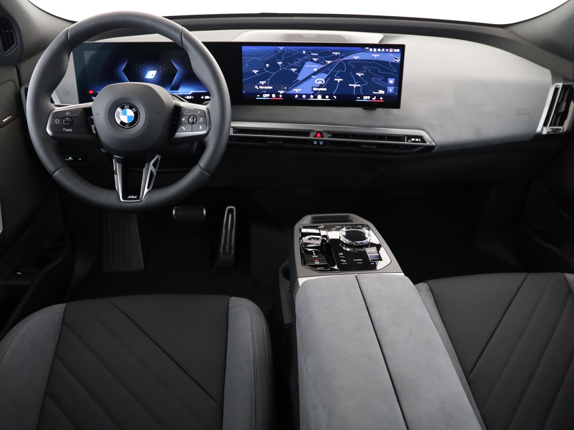 BMW iX xDrive60-image-17