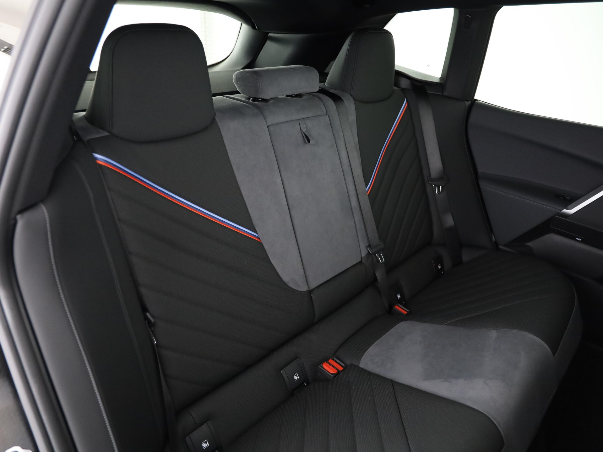 BMW iX xDrive60-image-14
