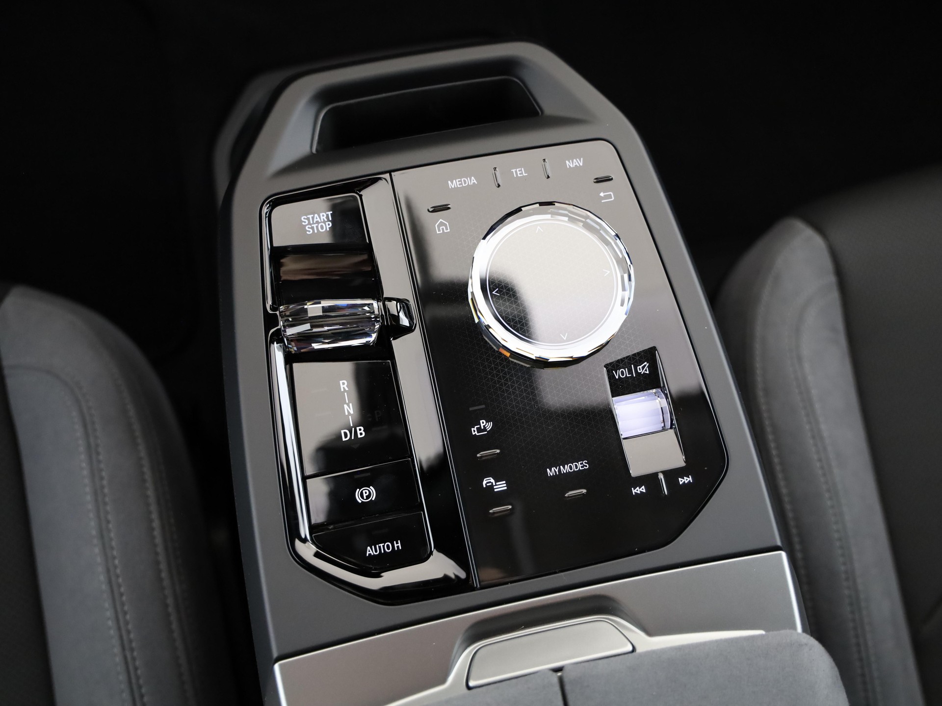 BMW iX xDrive60-image-22