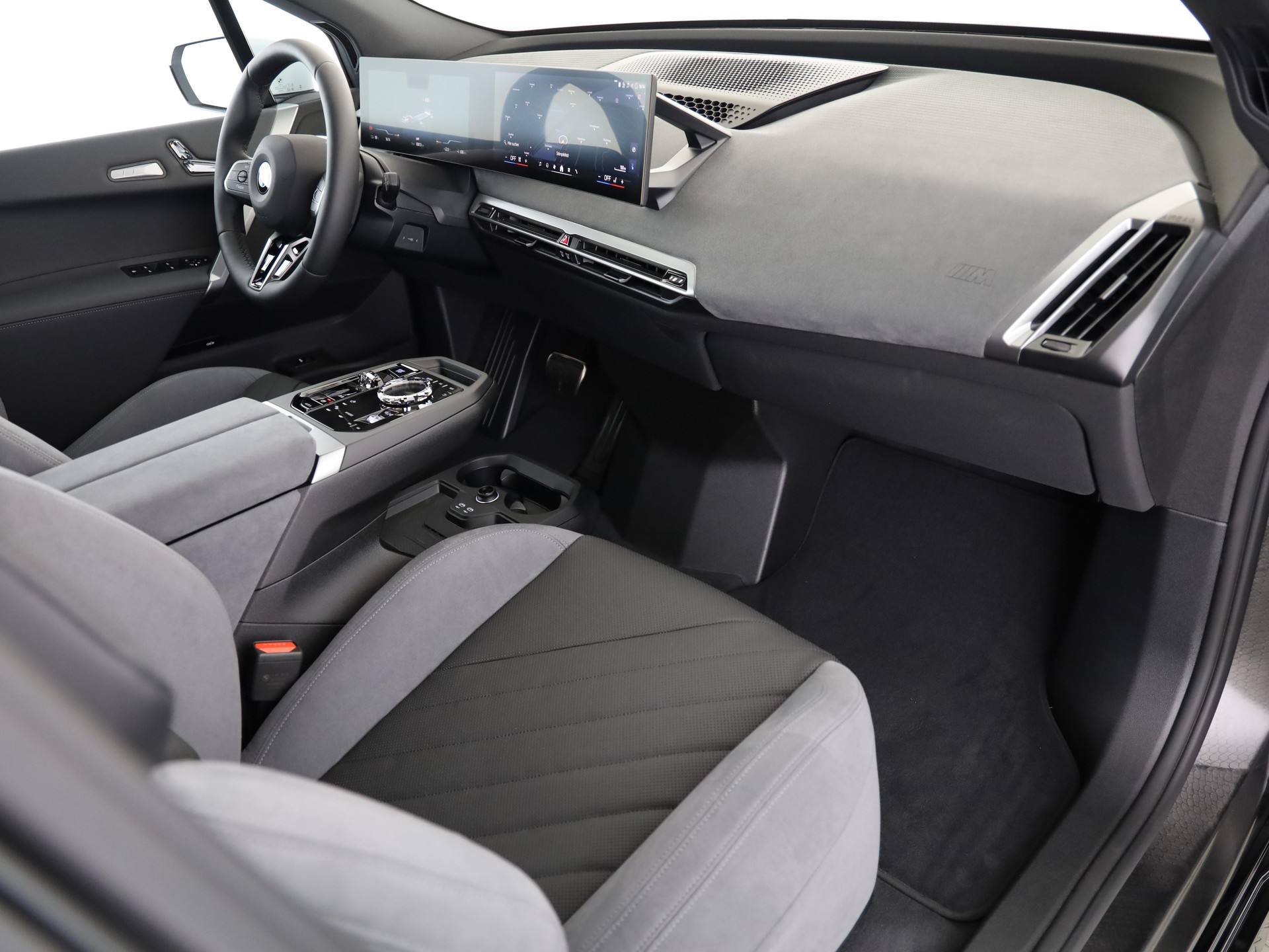 BMW iX xDrive60-image-13
