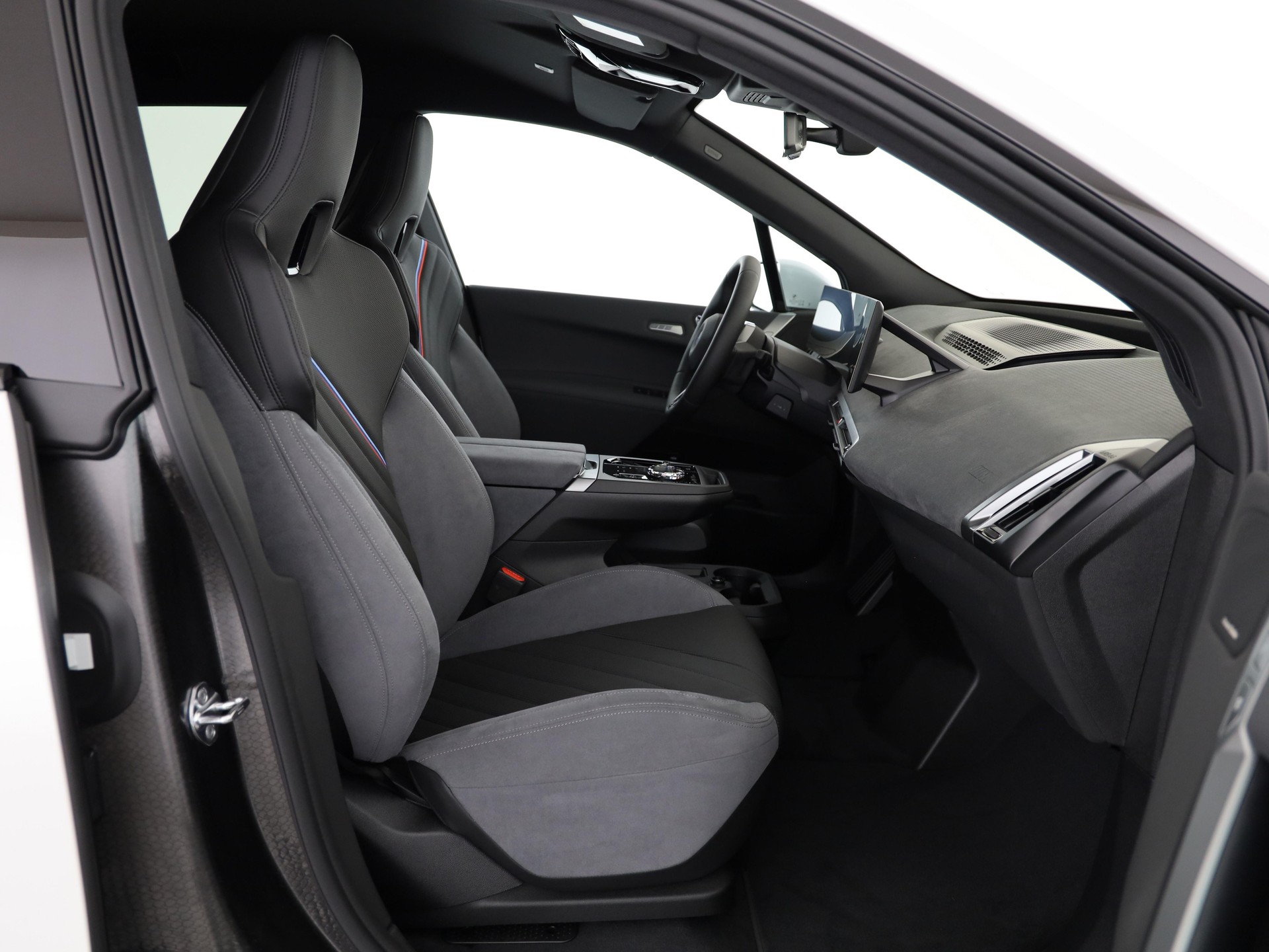 BMW iX xDrive60-image-15