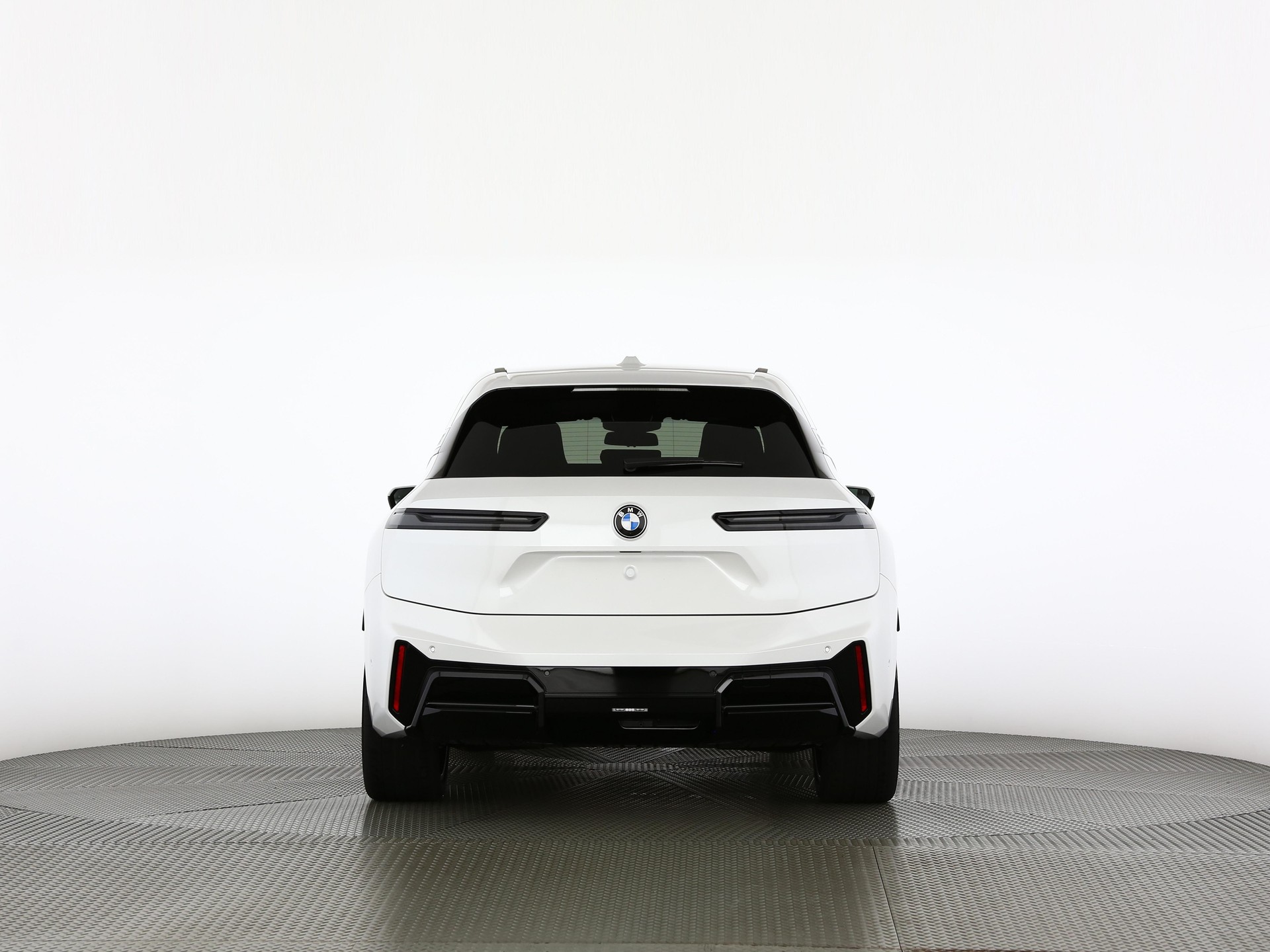 BMW iX xDrive60-image-3