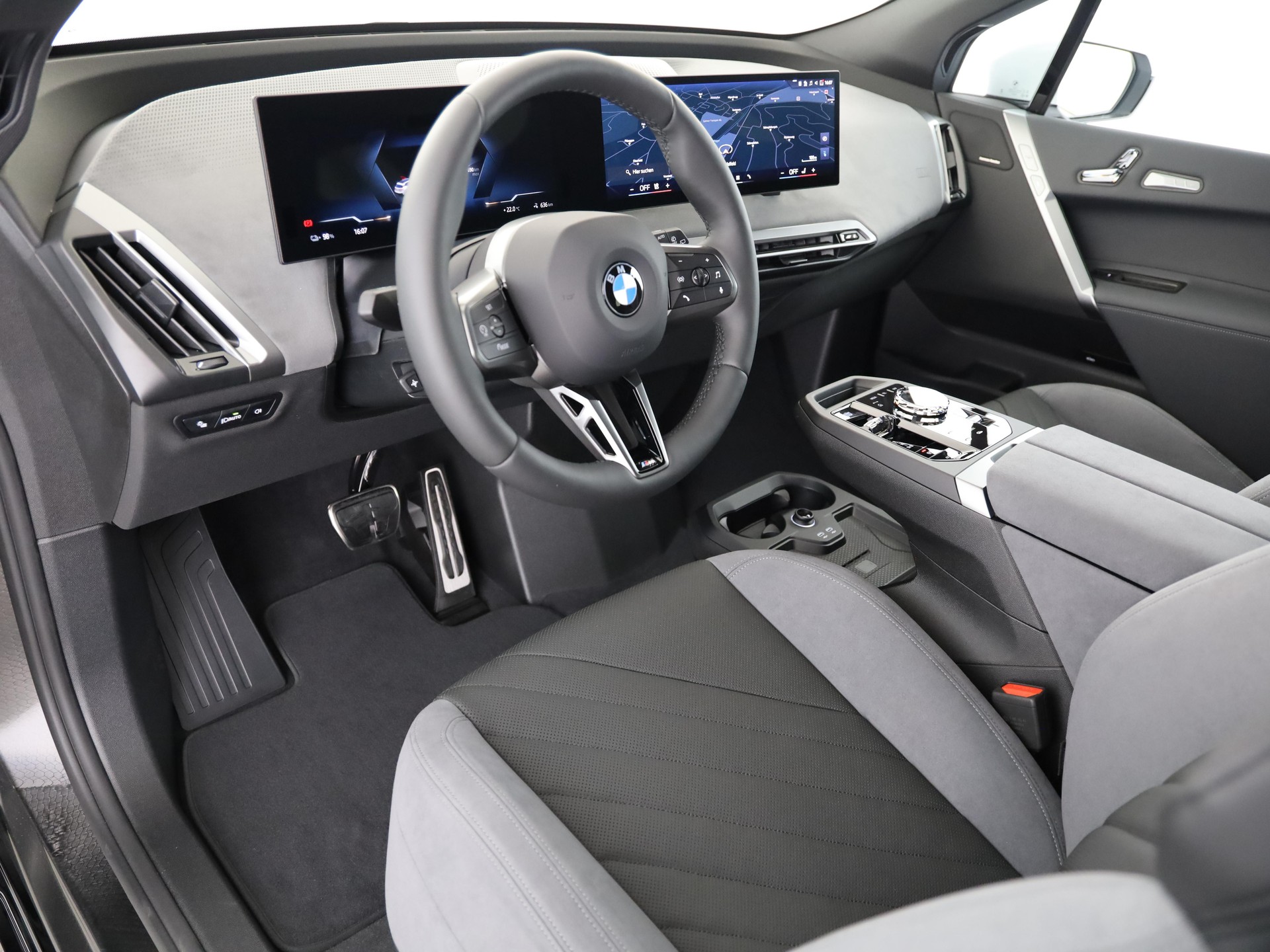 BMW iX xDrive60-image-11