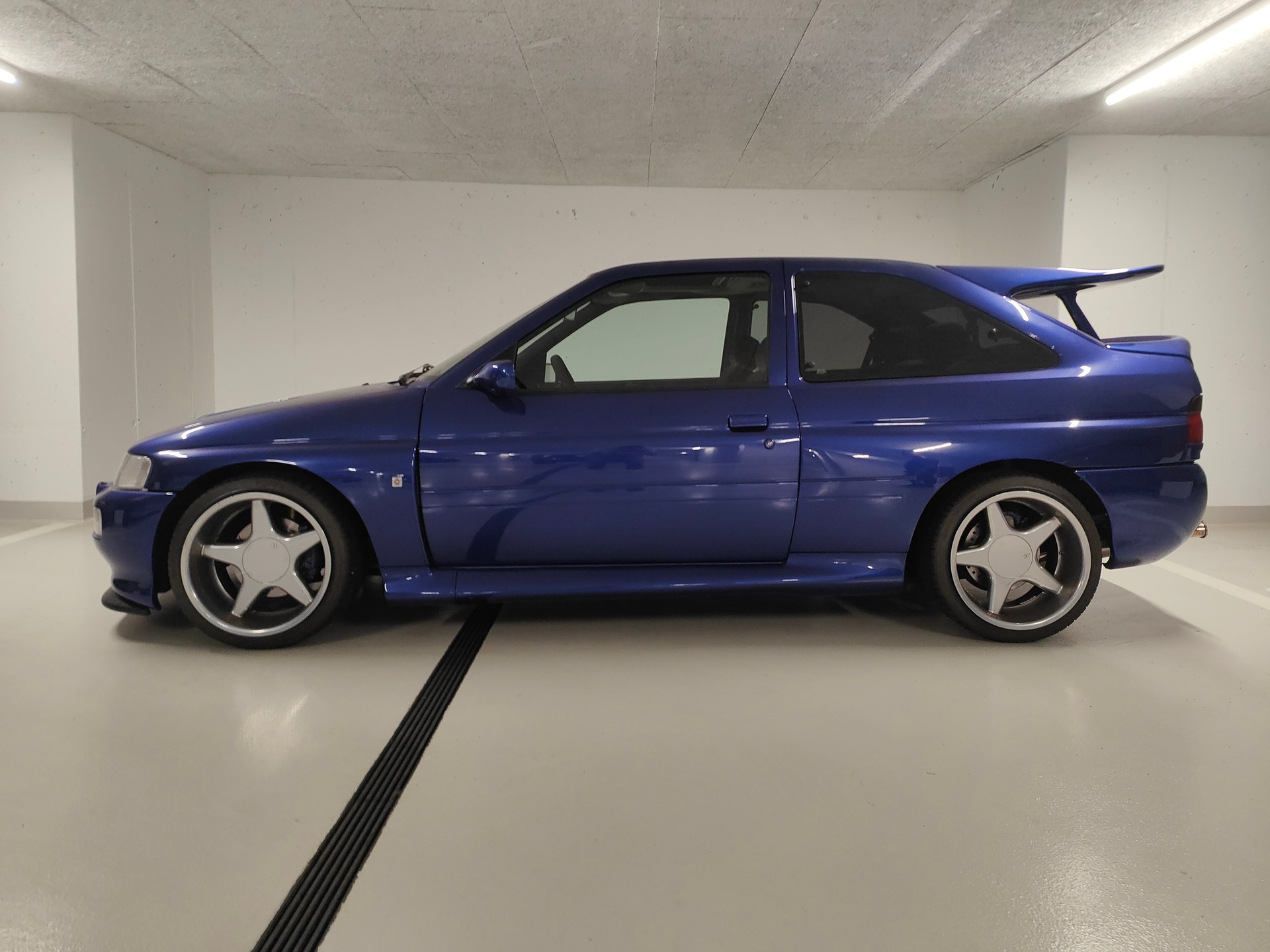 FORD 2.0i 16V 4x4 Turbo RS Cosworth-image-3