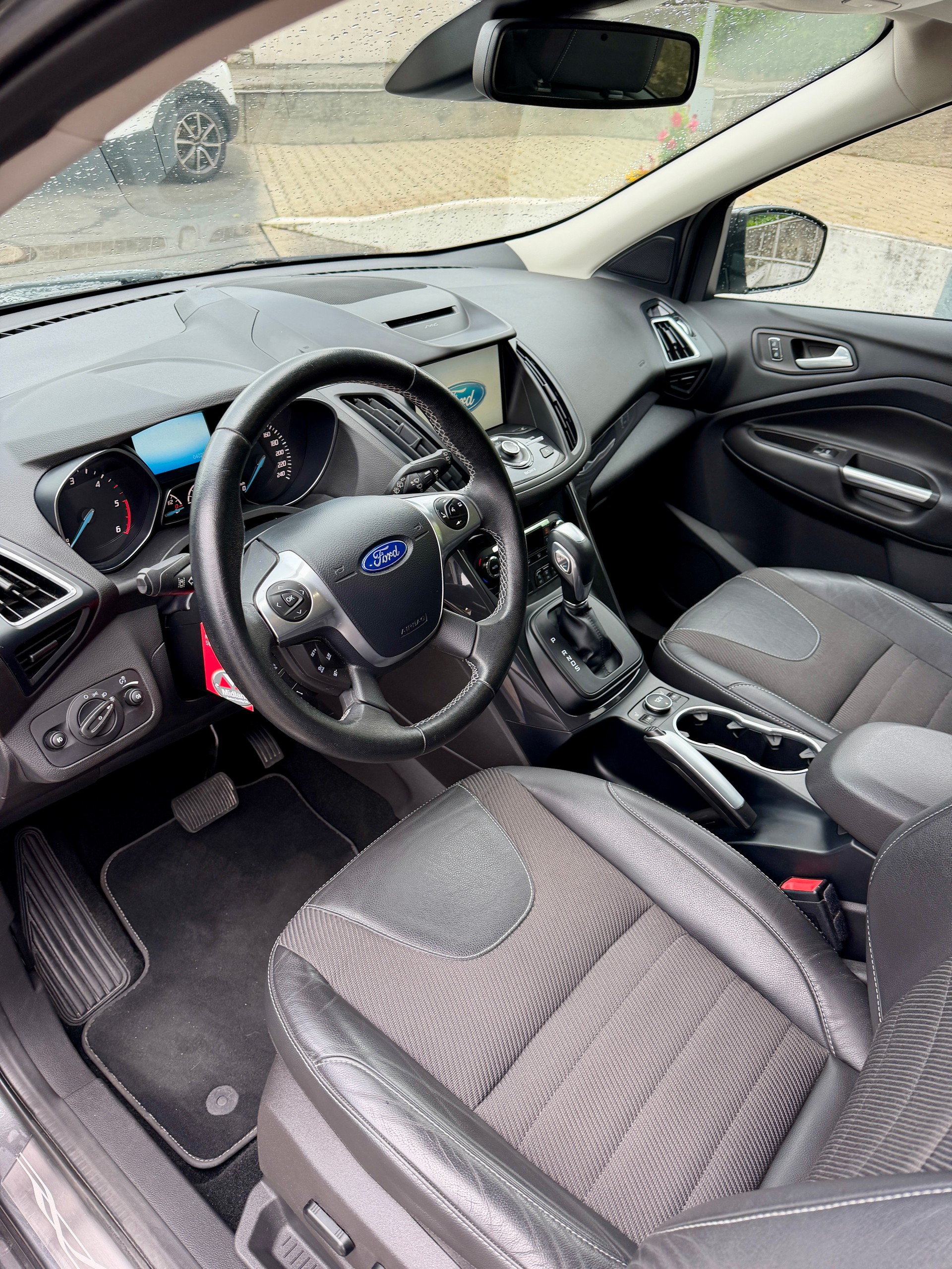 FORD Kuga 2.0 TDCi Titanium 4WD PowerShift-image-4