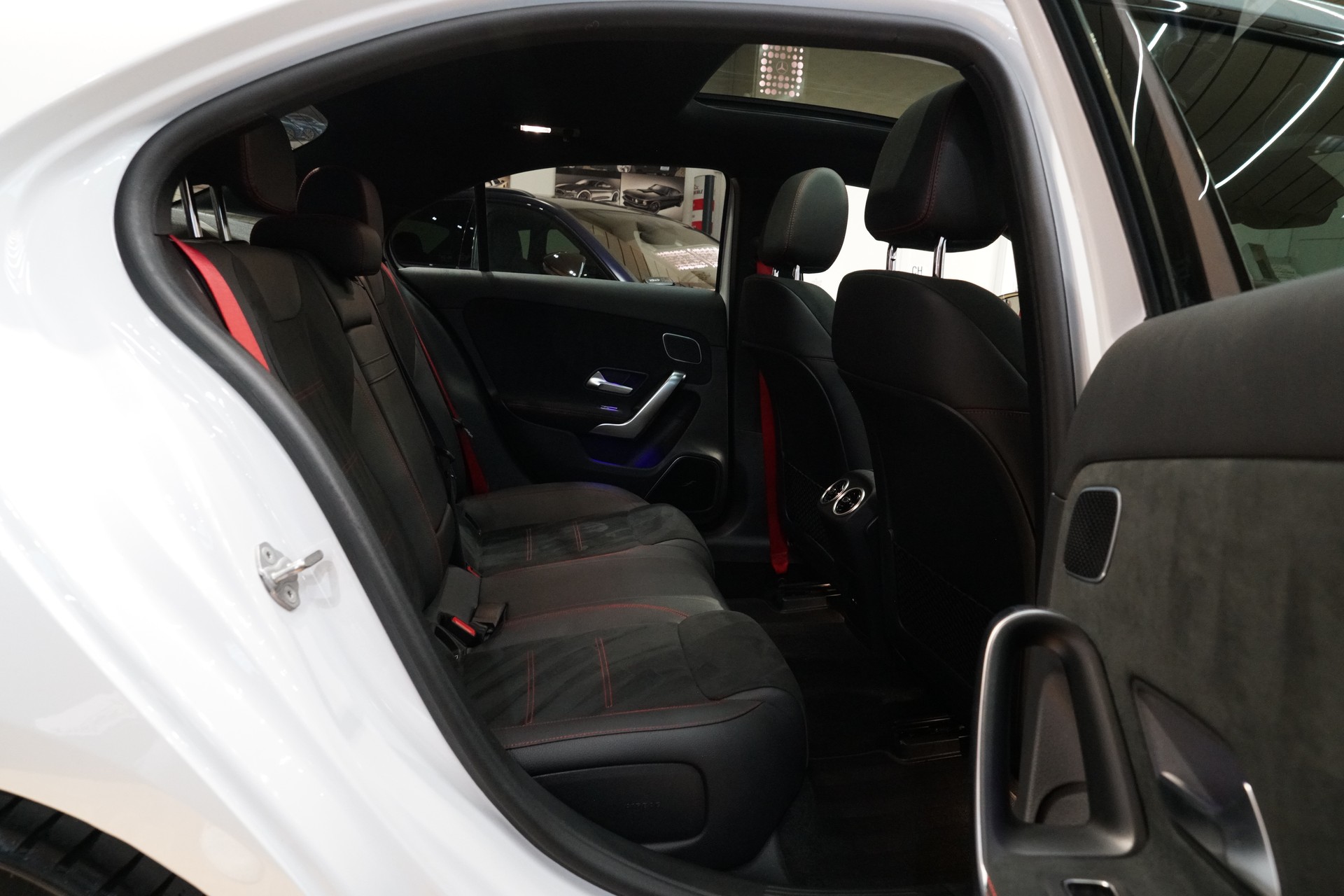 MERCEDES-BENZ A 35 AMG 4Matic Speedshift-image-21