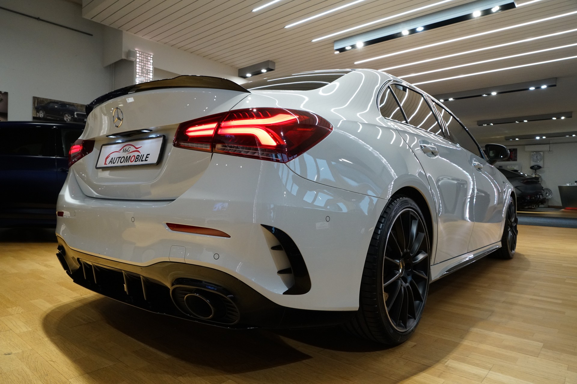MERCEDES-BENZ A 35 AMG 4Matic Speedshift-image-7