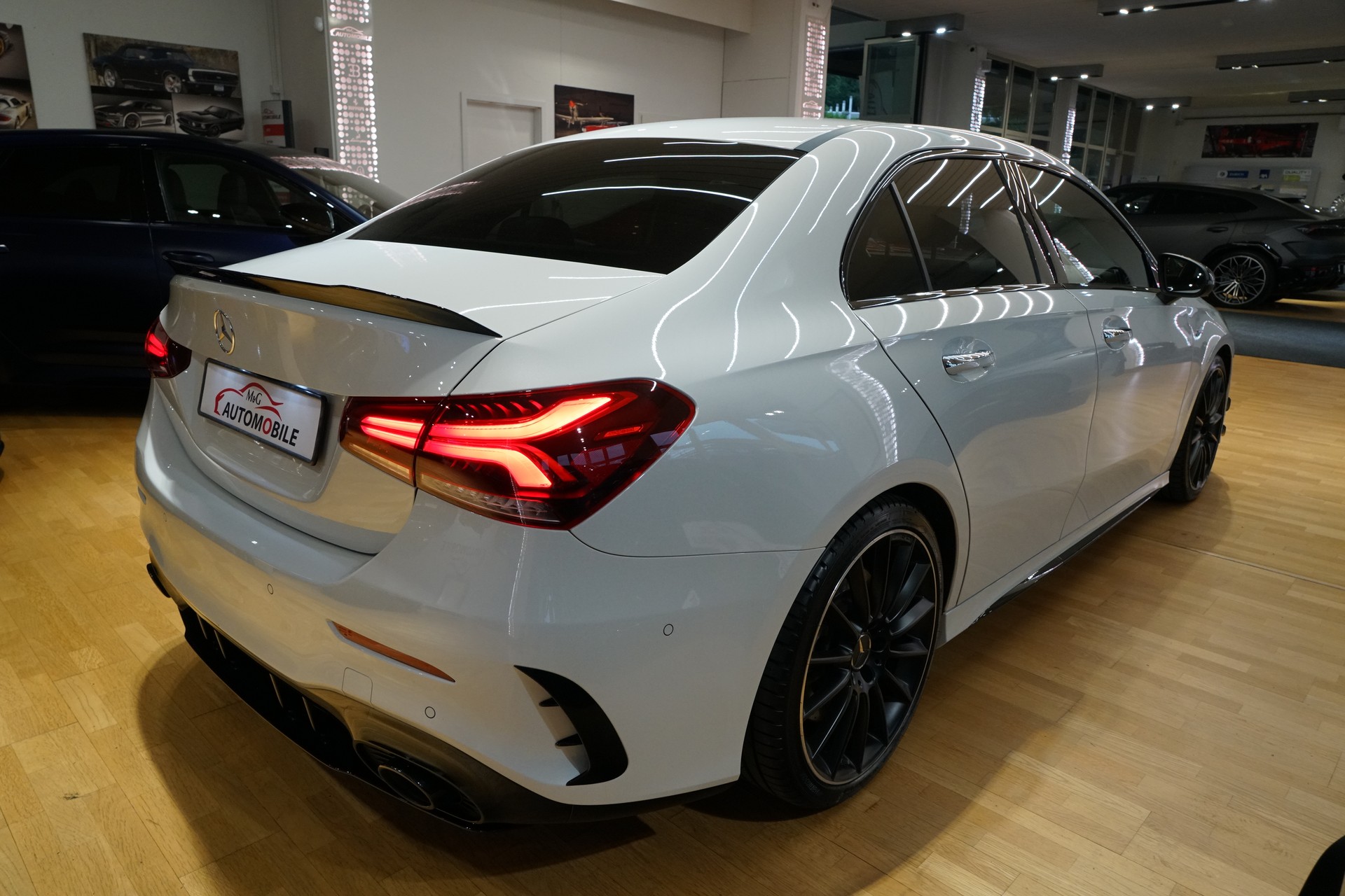 MERCEDES-BENZ A 35 AMG 4Matic Speedshift-image-6