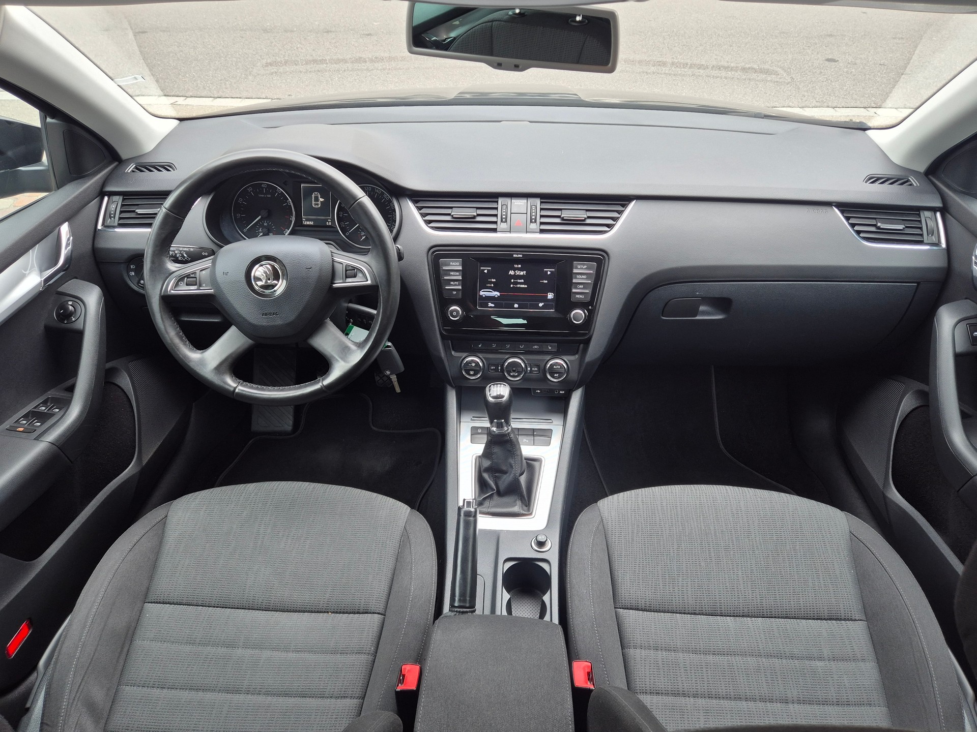 SKODA Octavia Combi 1.8 TSI Elegance-image-10