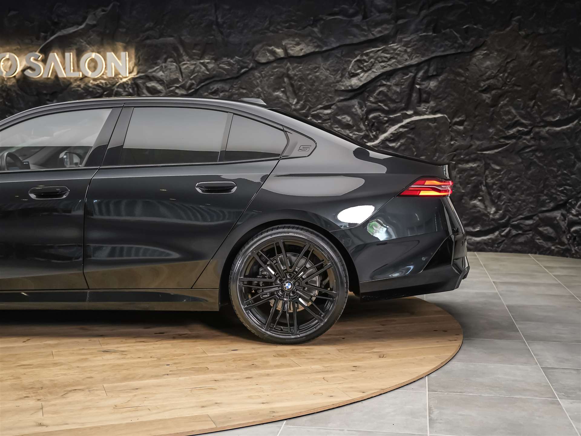 BMW 520i M Sport Steptronic *Werksgarantie*21" Felgen*Sitzlüftung*Head-Up*-image-18
