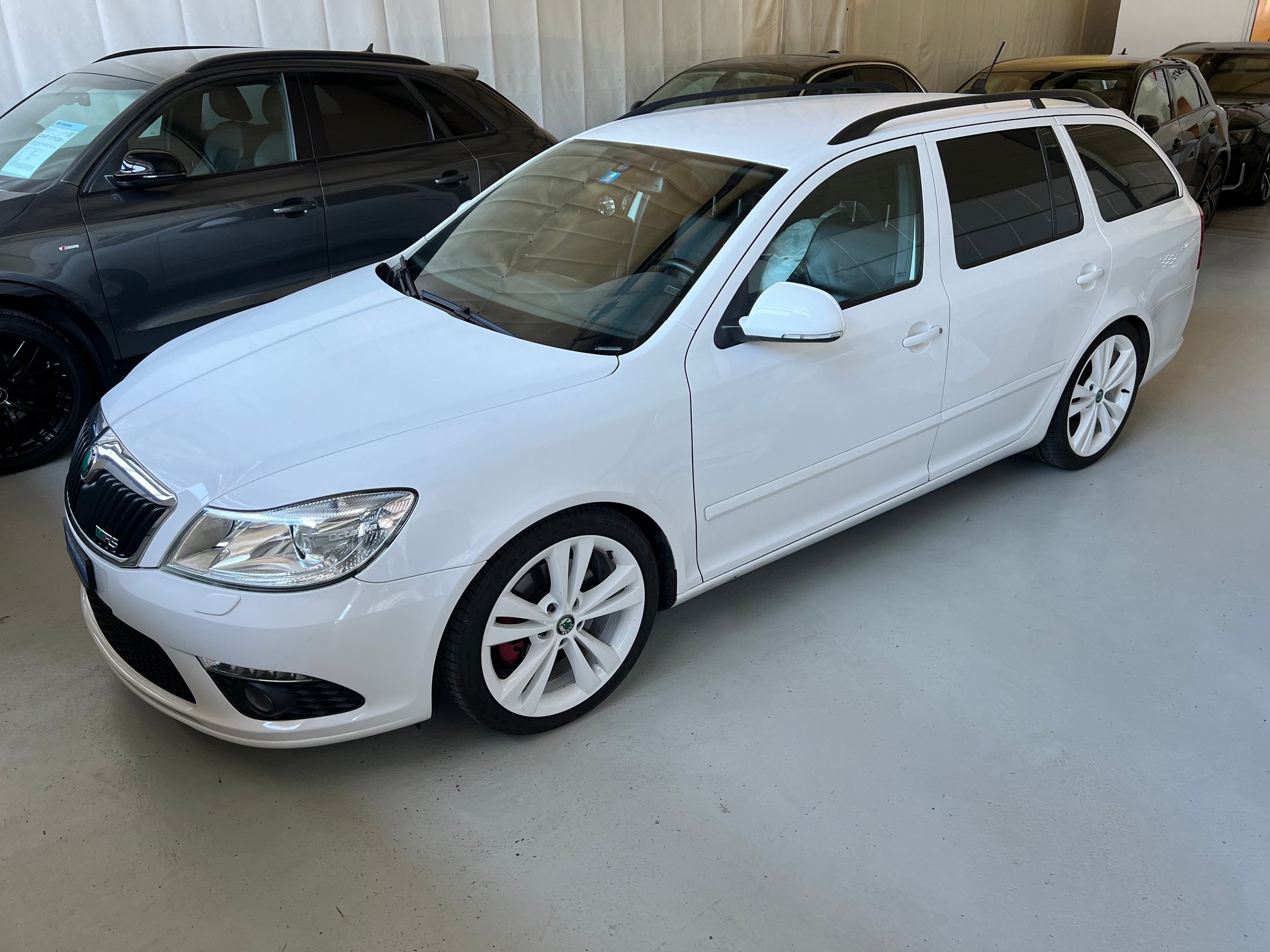 SKODA Octavia Combi 2.0 TSI RS DSG *** Navigation * Leder * 8 fachbereift * mit frisch ab MFK * 1 Jahr Garantie möglich ***-image-0